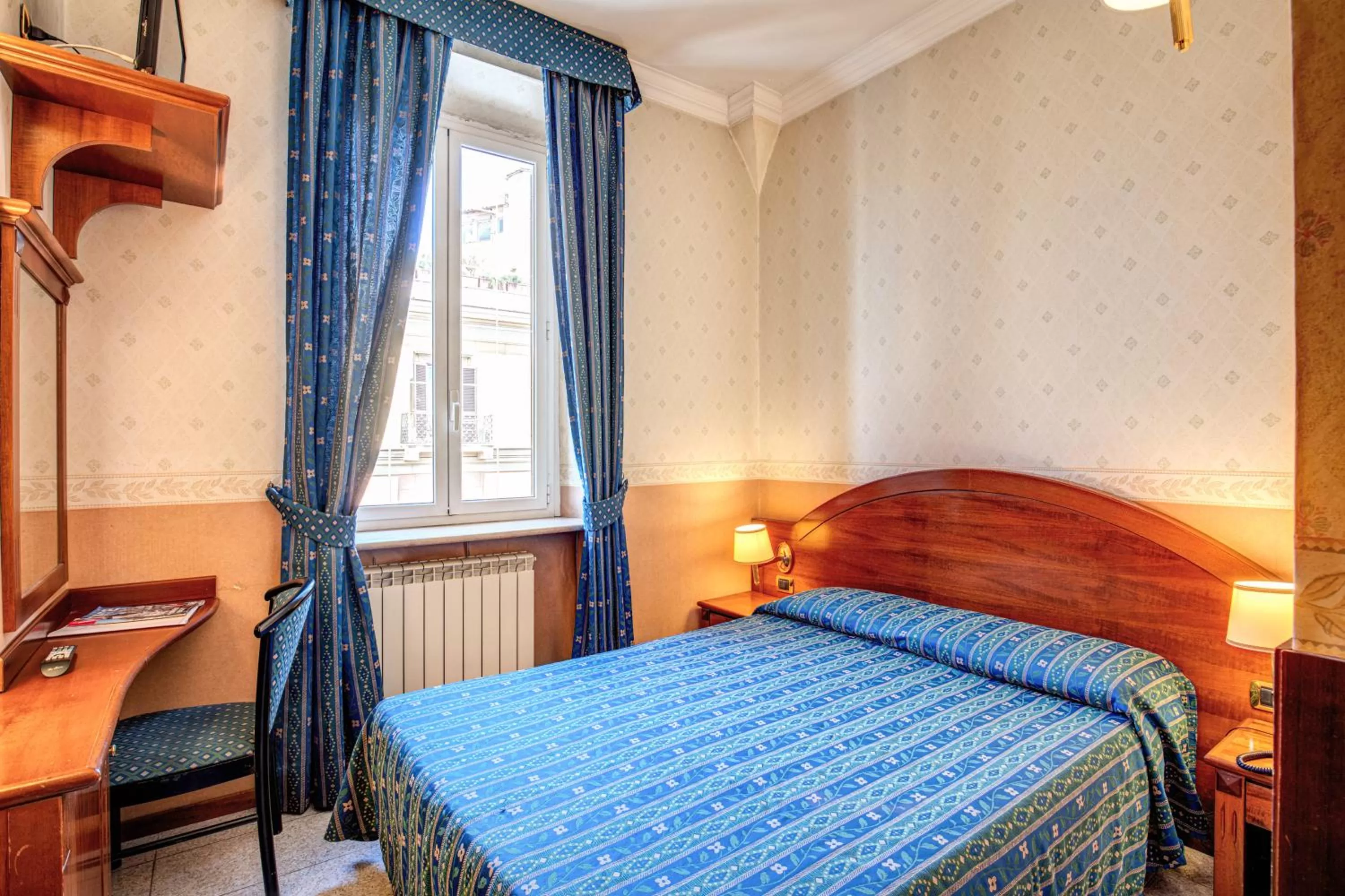 Bed in Hotel Verona Rome