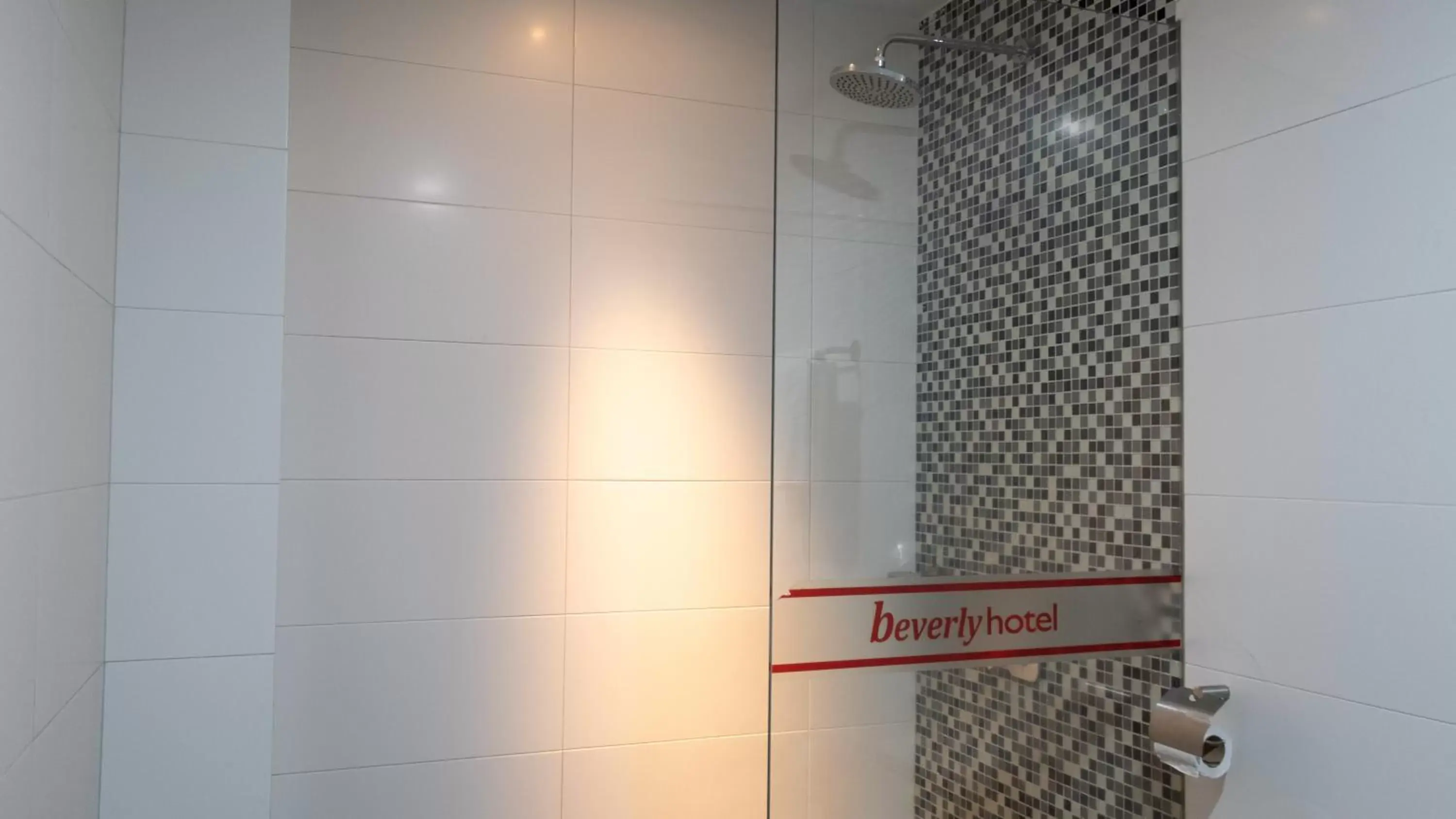 Shower, Bathroom in Beverly Hotel