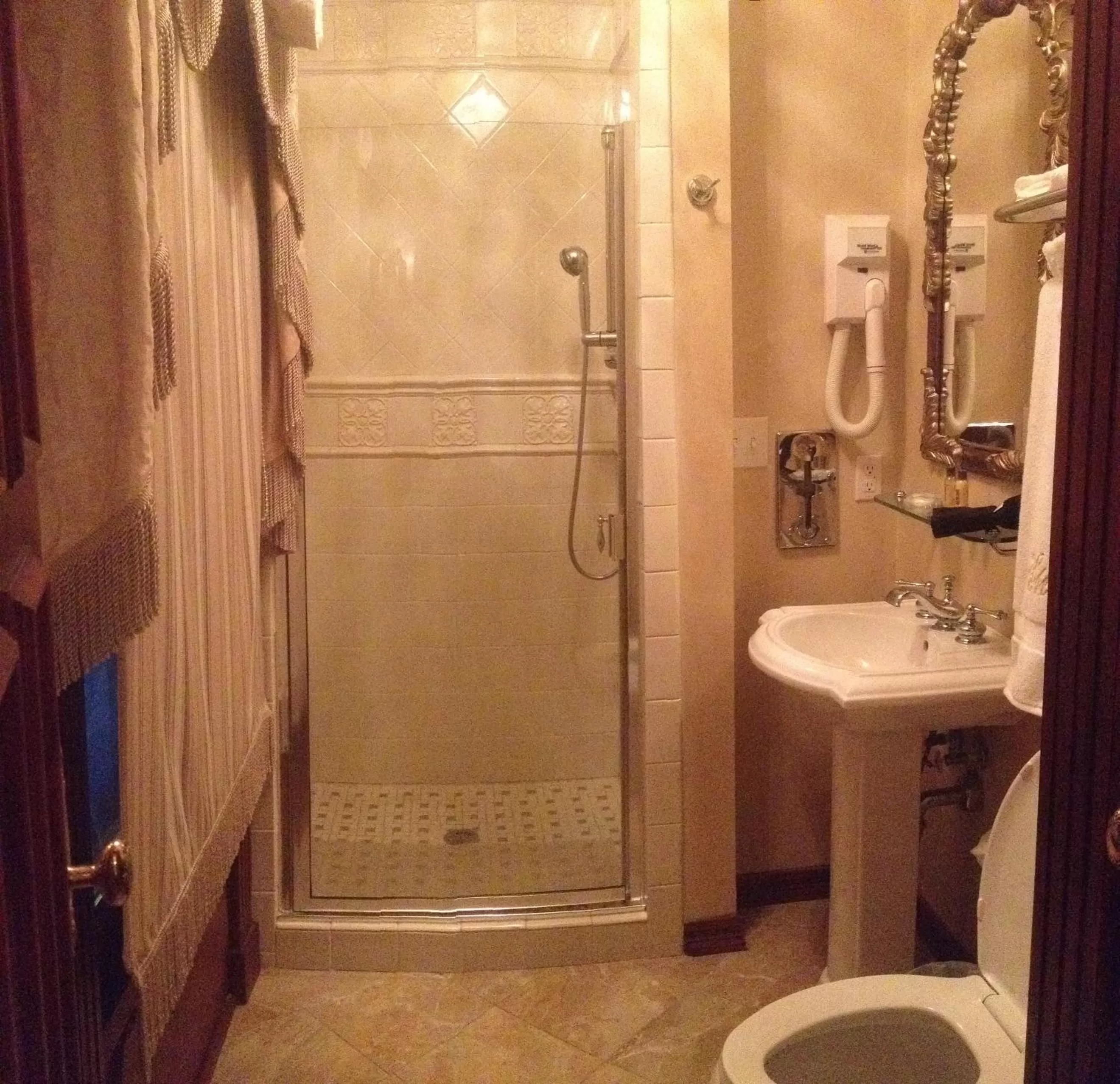 Bedroom, Bathroom in The Hotel Magnolia