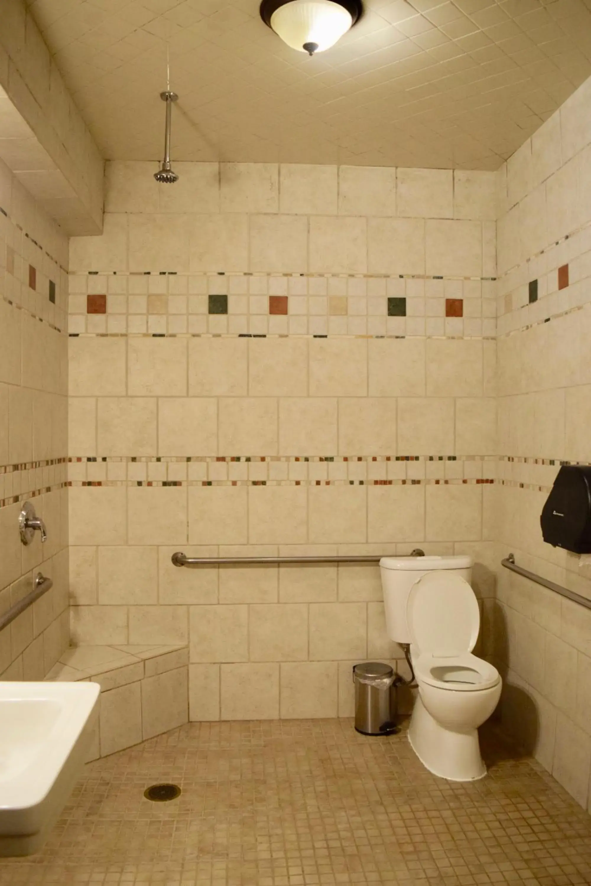 Shower, Bathroom in Green Tortoise Hostel Seattle