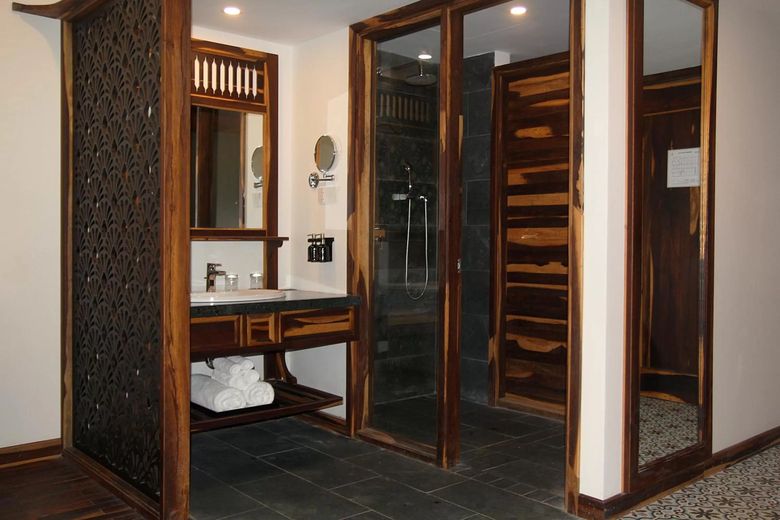 Shower in Alibu Resort Nha Trang