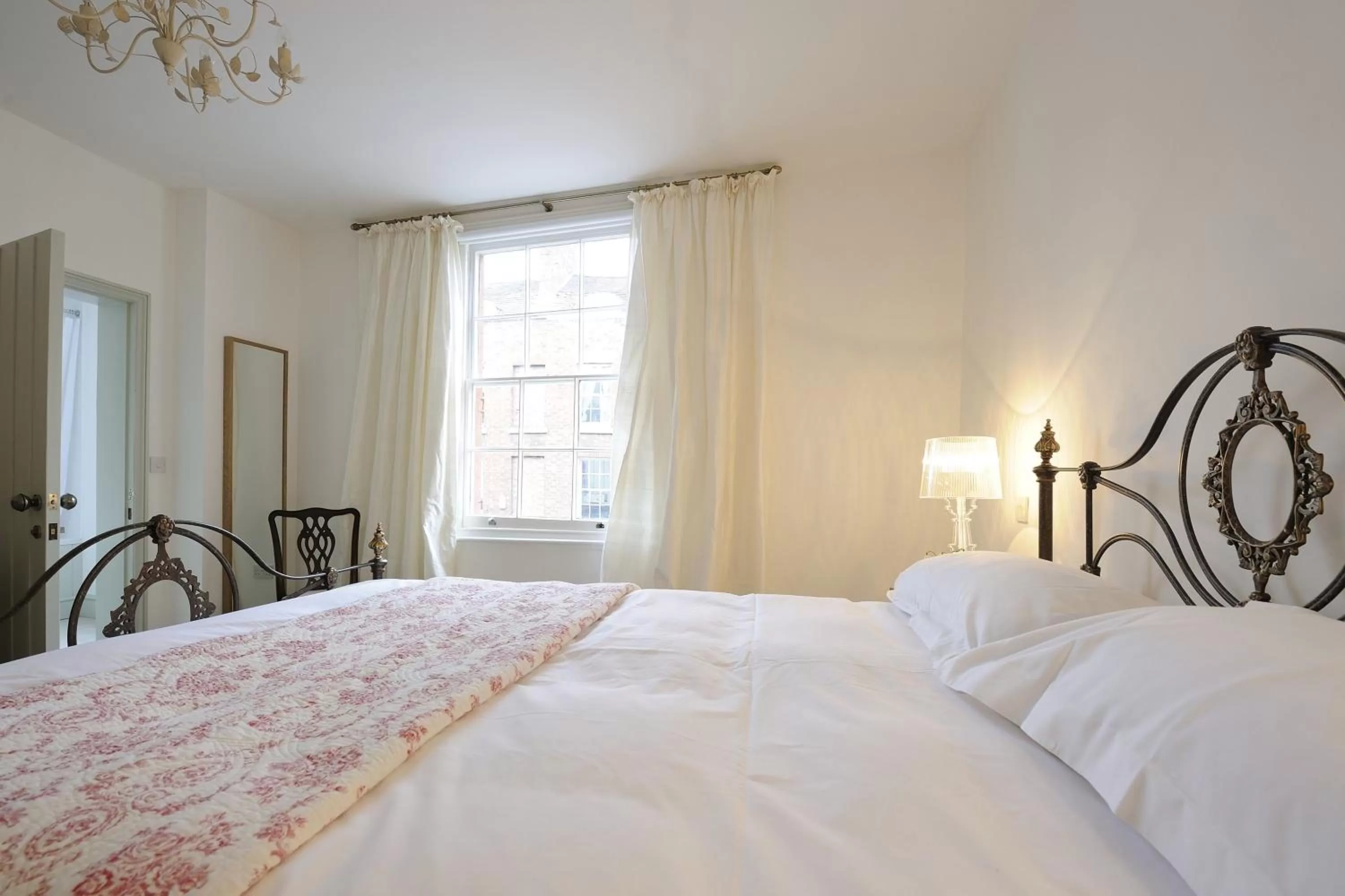 Deluxe Double Room in Lion & Pheasant Hotel