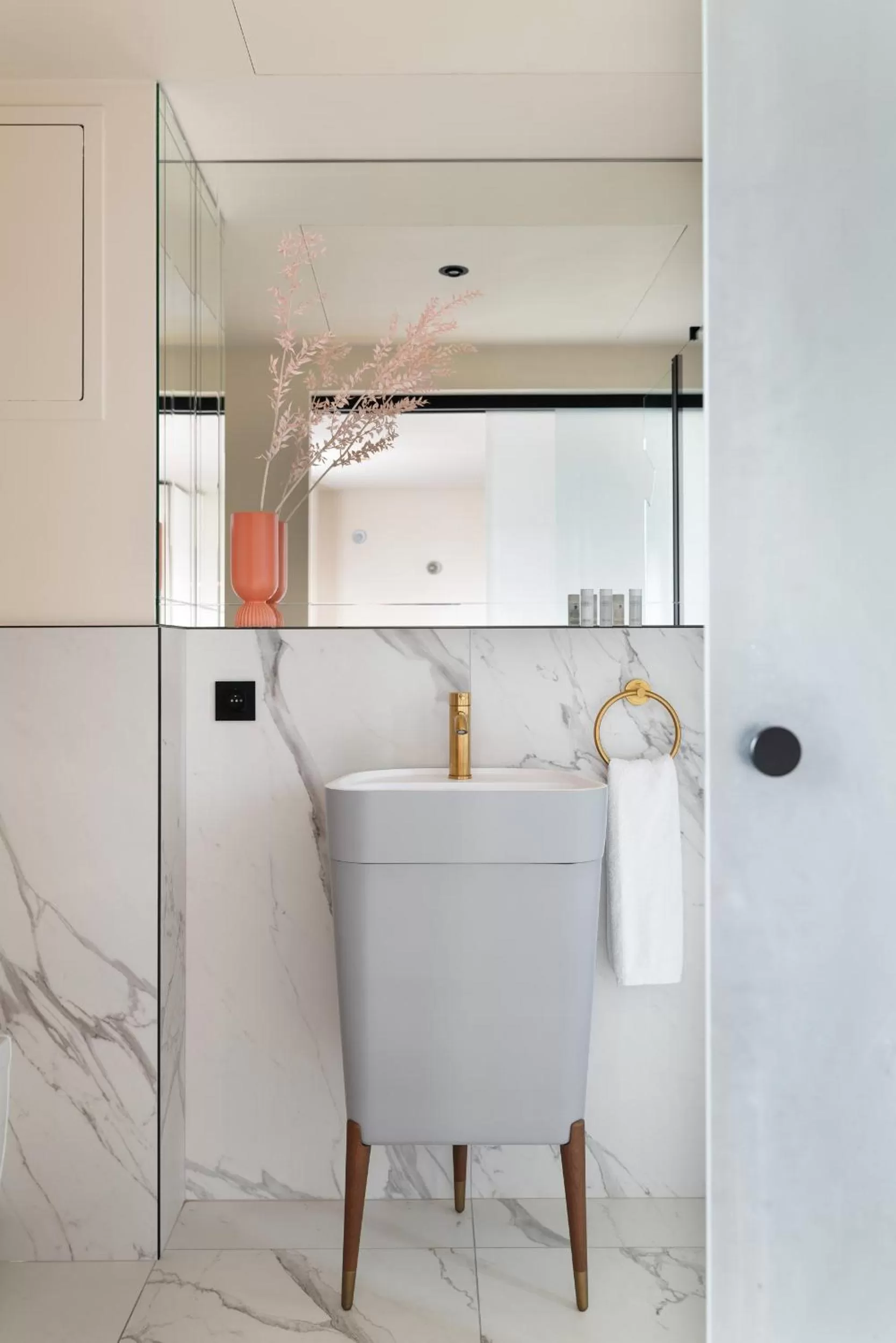 Bathroom in Hébé Hotel