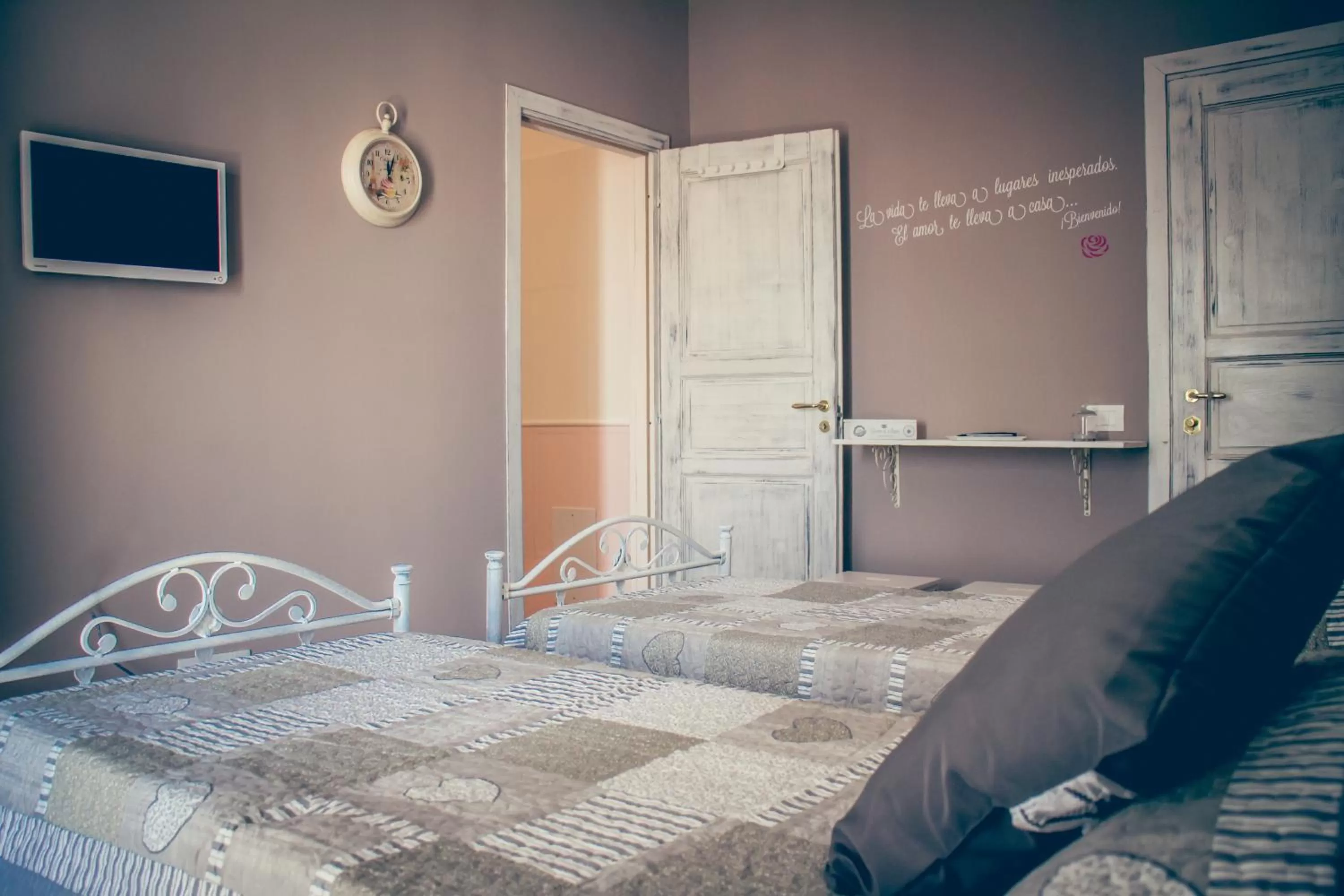 Bedroom, Bed in La Peonia