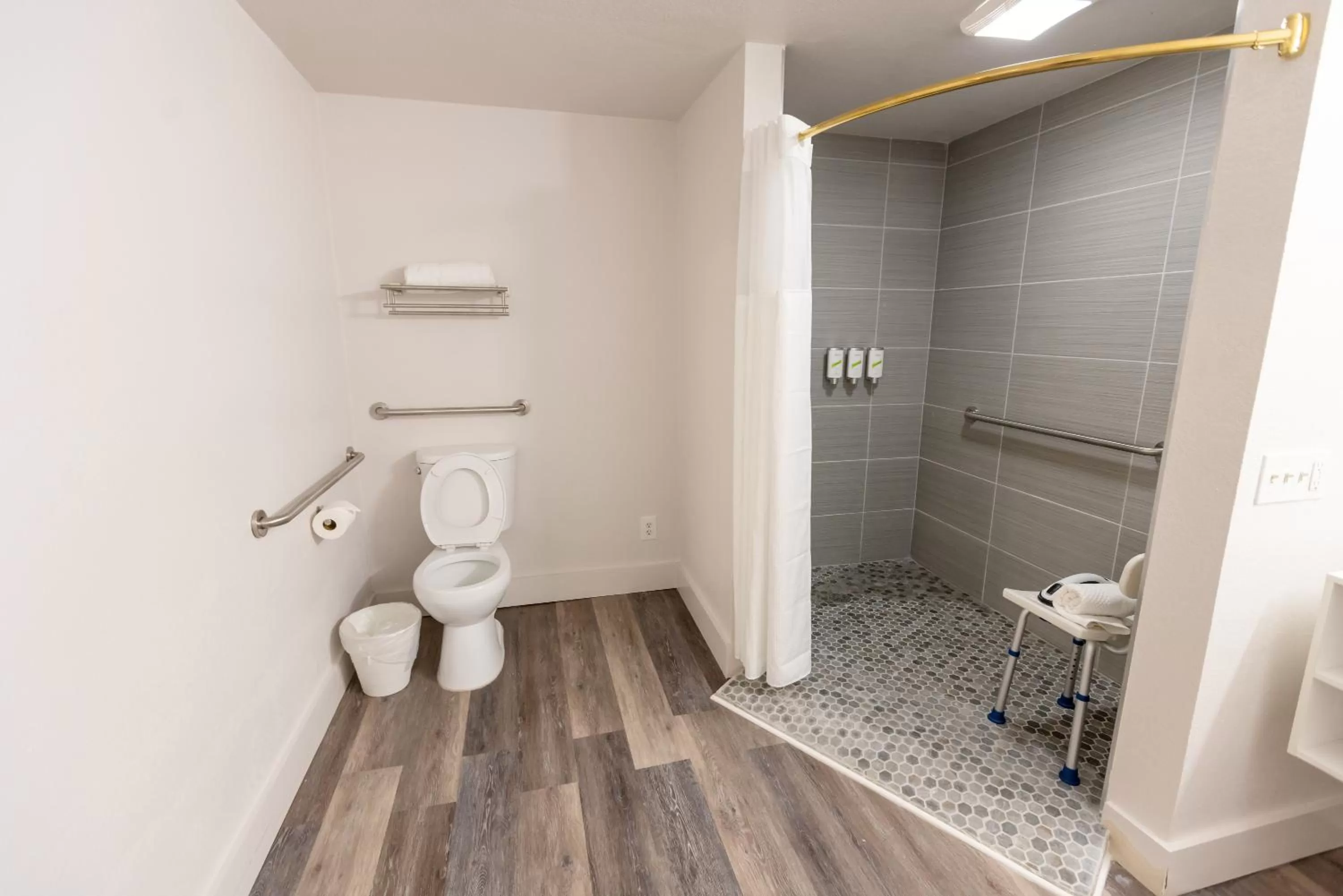 Shower, Bathroom in Oneway Brunswick