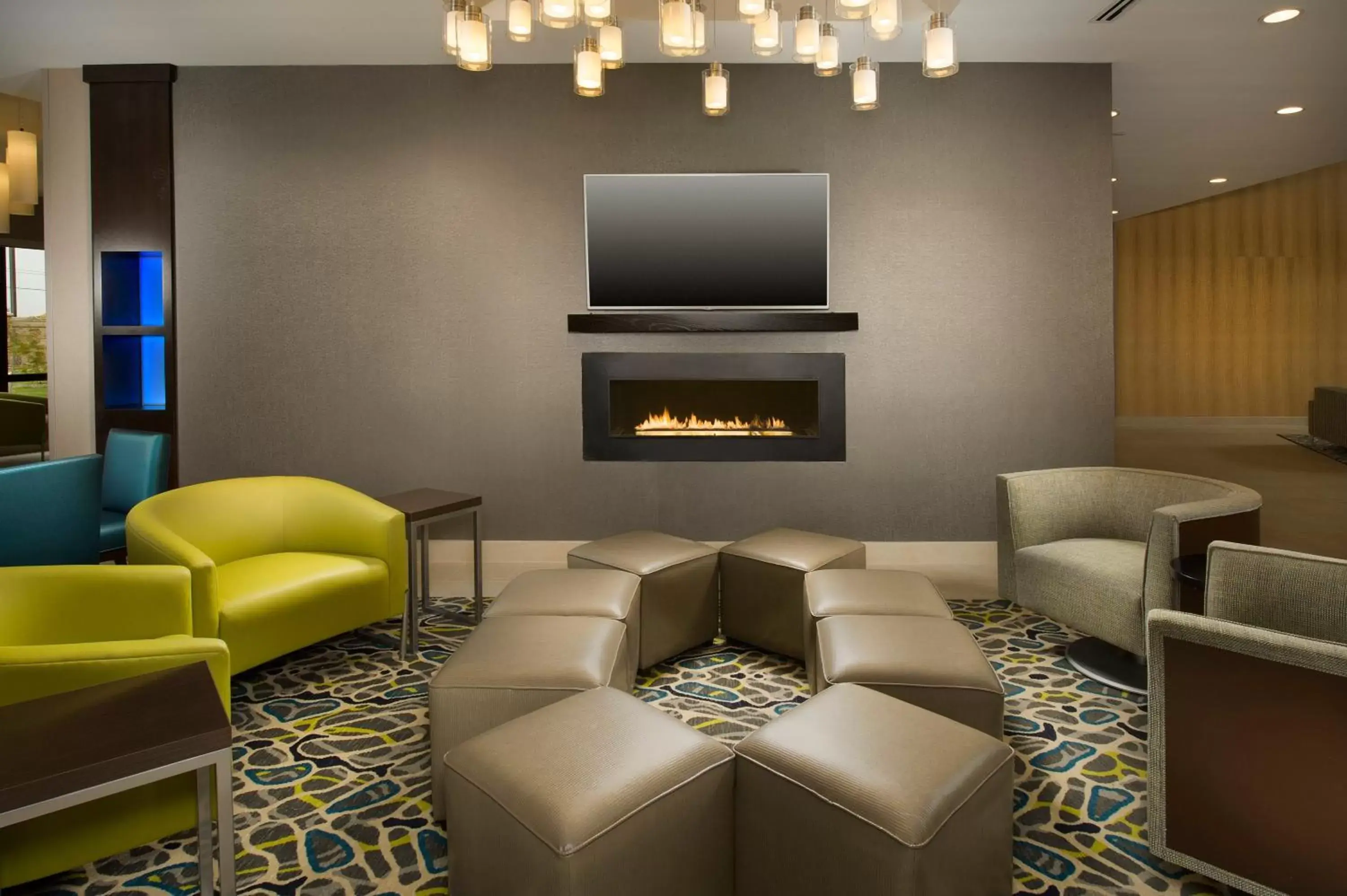 Lobby or reception, TV/Entertainment Center in Holiday Inn Express Hotel & Suites Waco South, an IHG Hotel