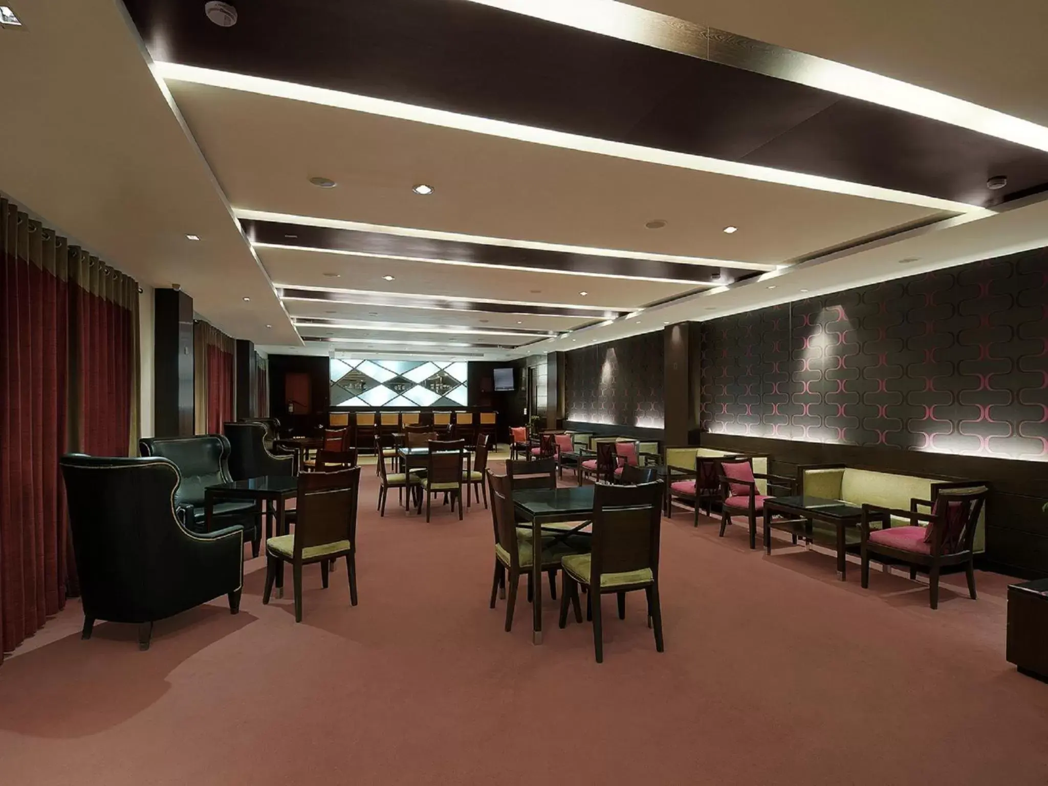 Communal lounge/ TV room, Restaurant/Places to Eat in Ramada by Wyndham Mussoorie Mall Road