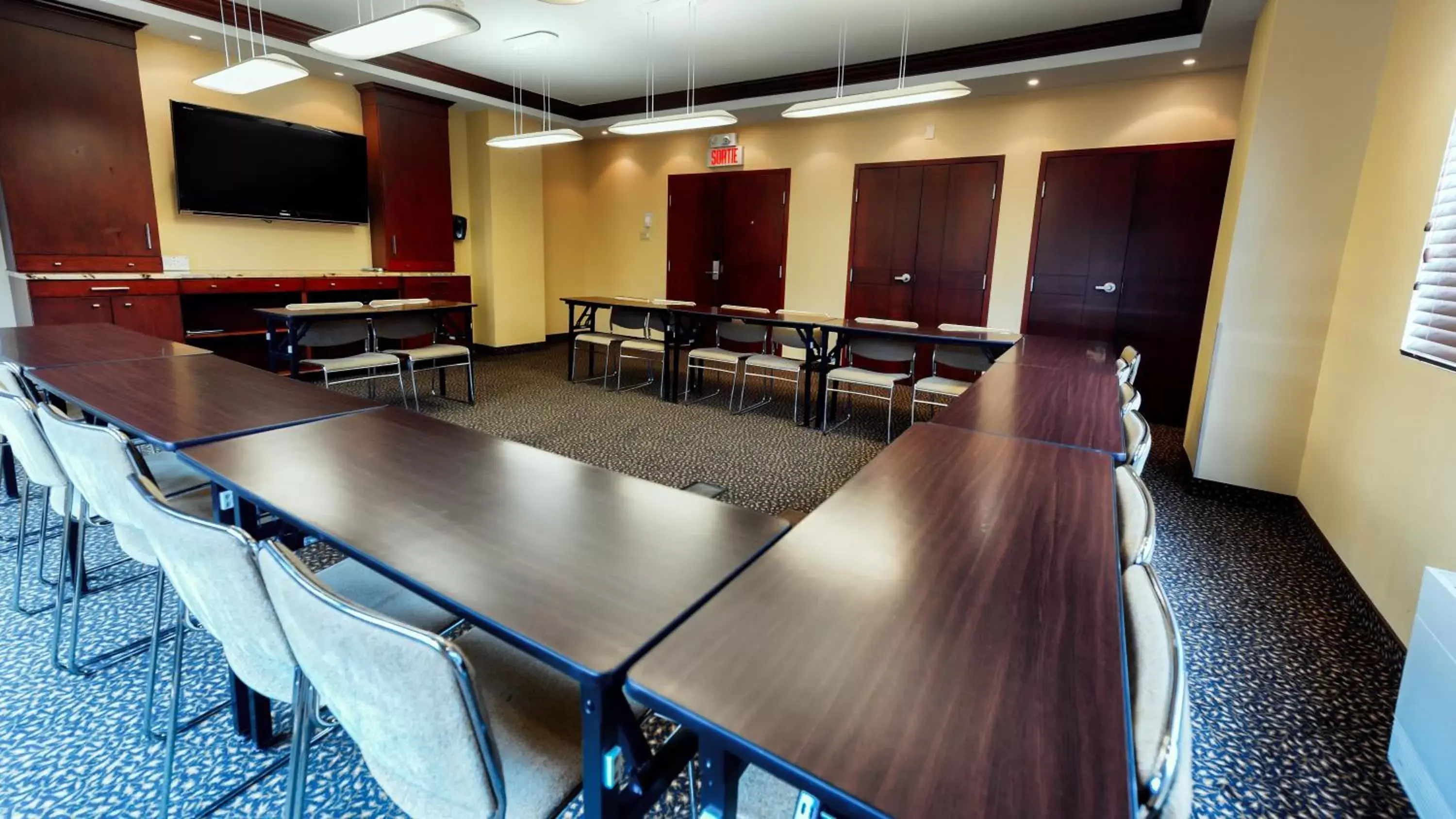Meeting/conference room in Holiday Inn Express St. Jean Sur Richelieu, an IHG Hotel