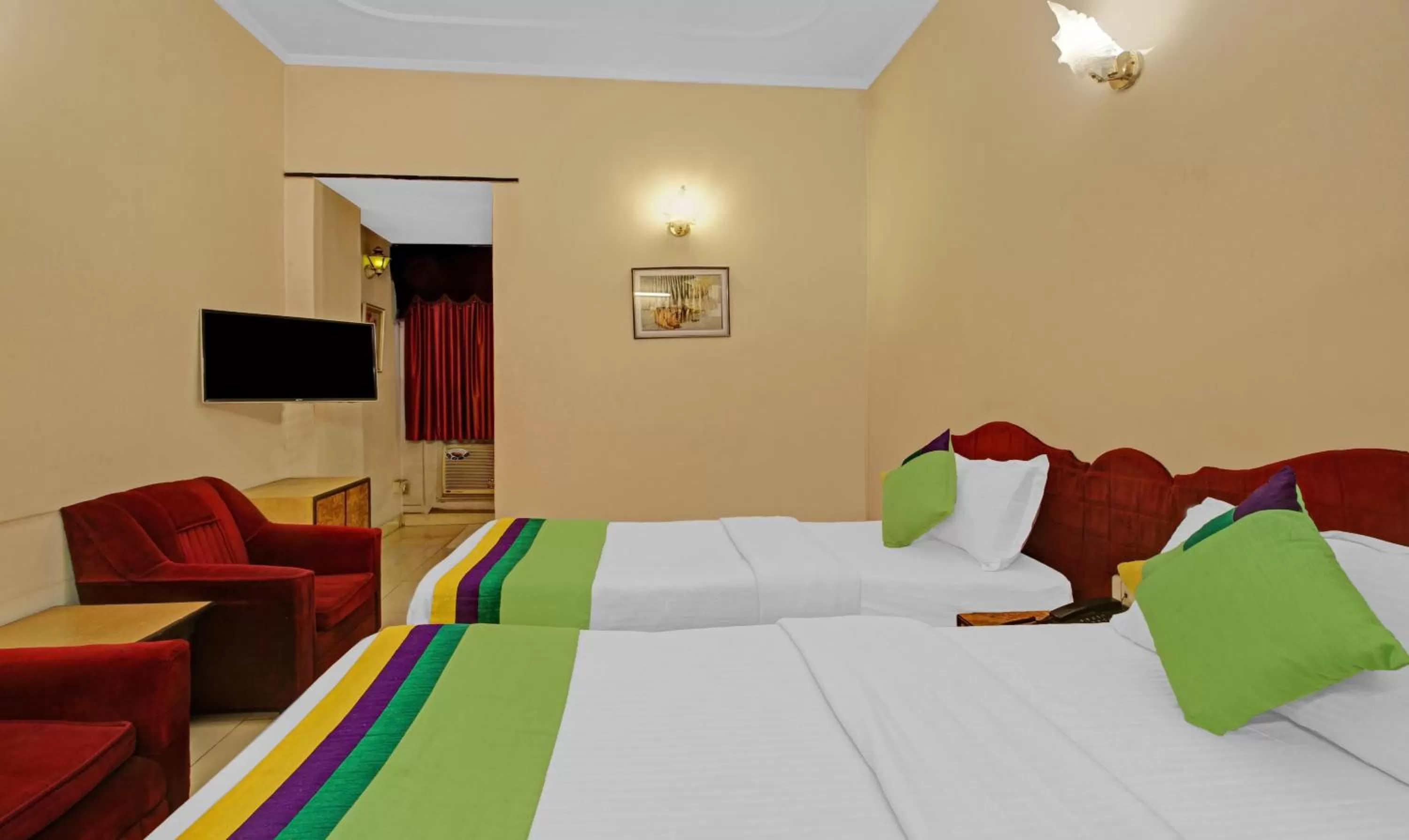 Photo of the whole room, Bed in Treebo Mira Inn, Camac Street