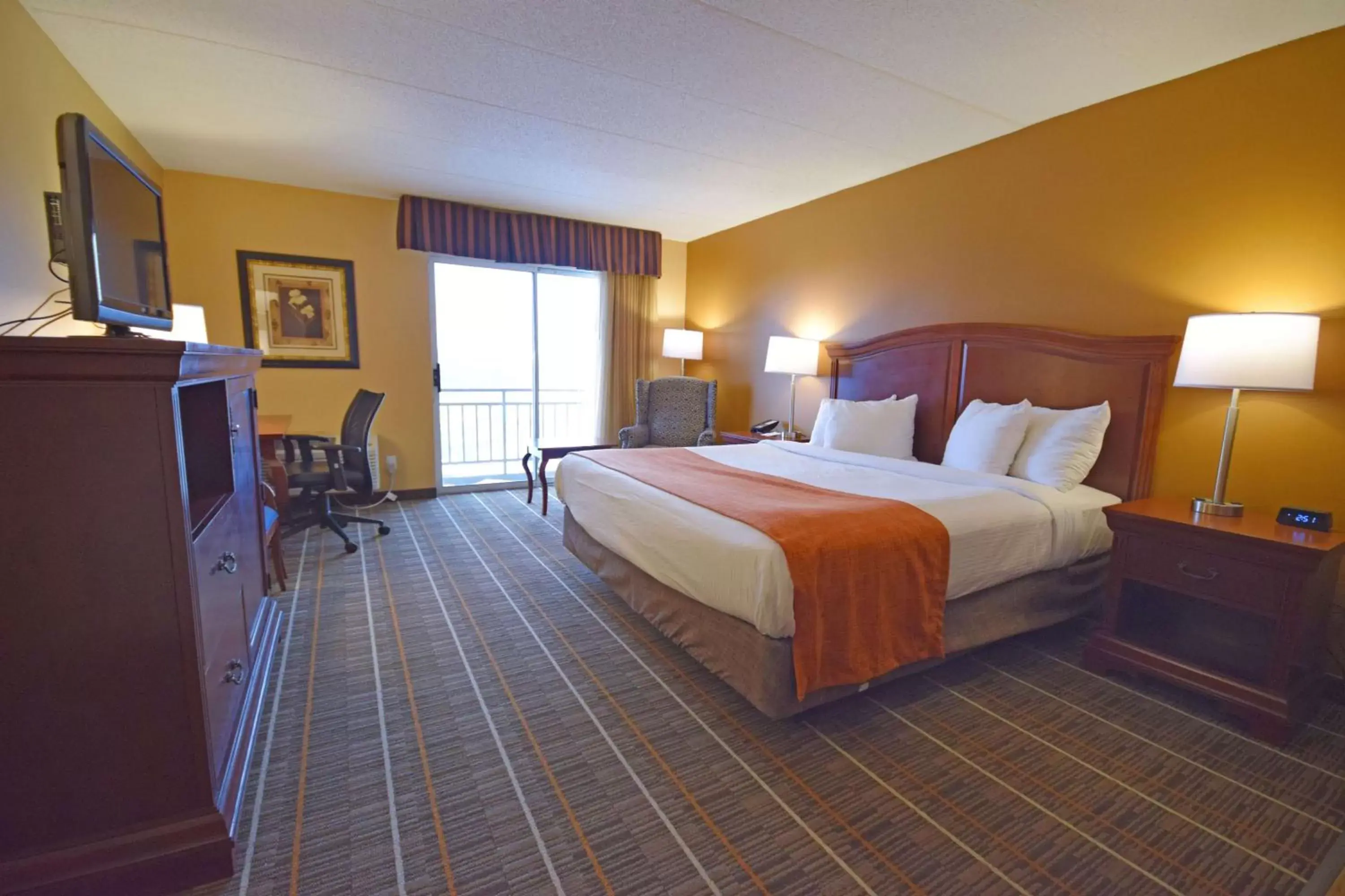 Photo of the whole room, Bed in Best Western Resort Hotel & Conference Center Portage