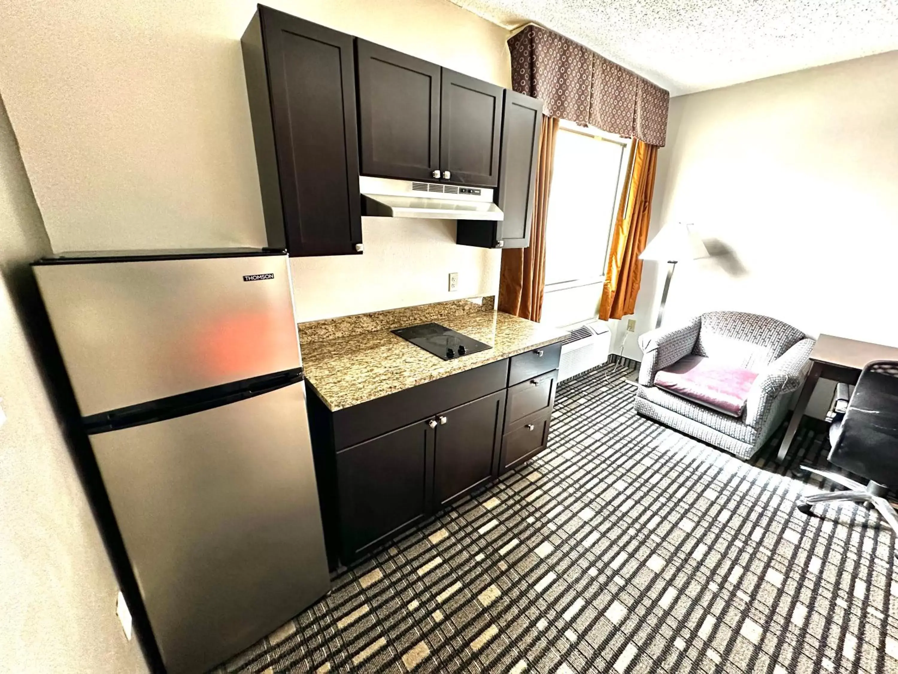Kitchen or kitchenette, Kitchen/Kitchenette in SureStay Plus Hotel by Best Western Lubbock Medical Center