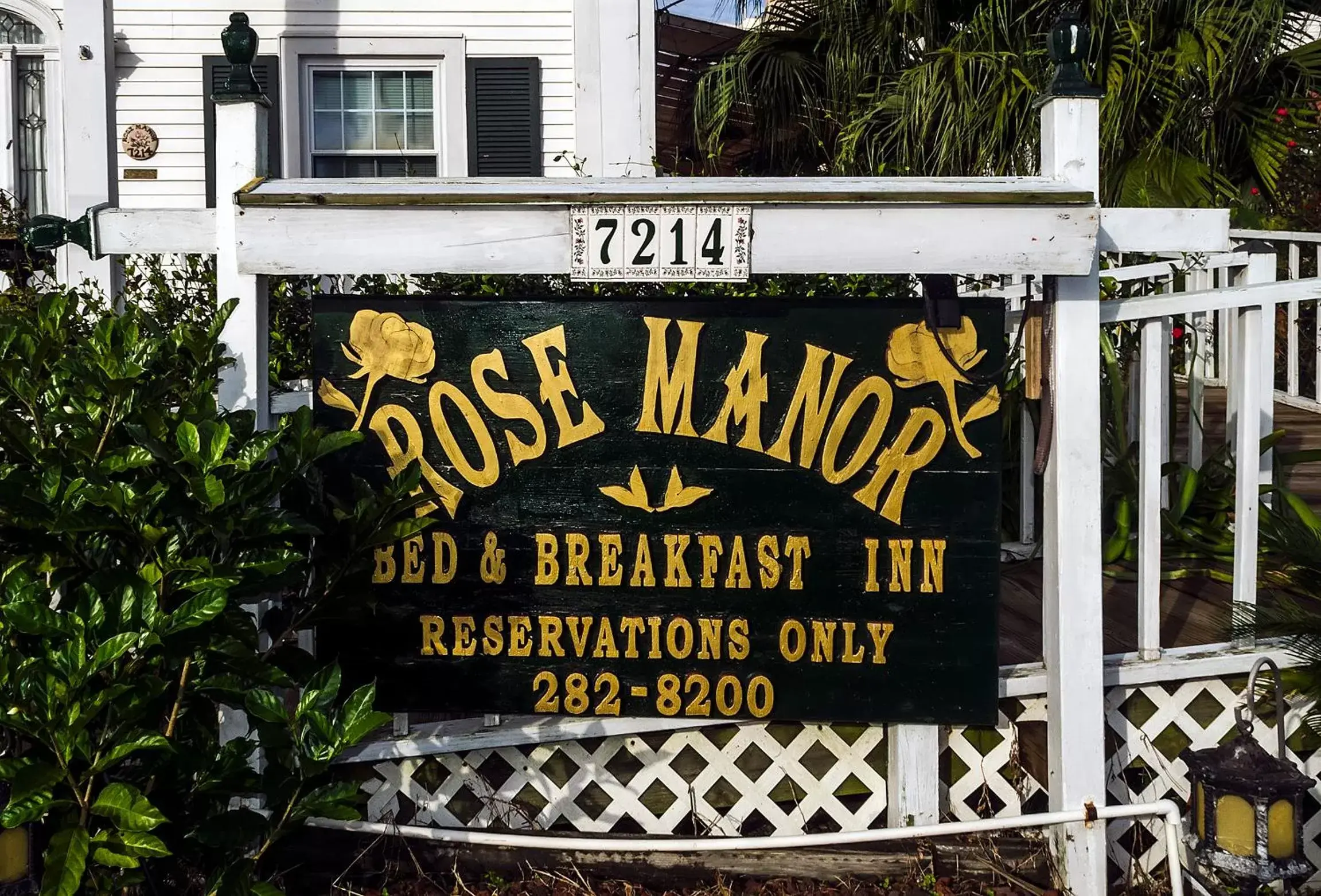 Property building, Property Logo/Sign in Rose Manor Bed & Breakfast