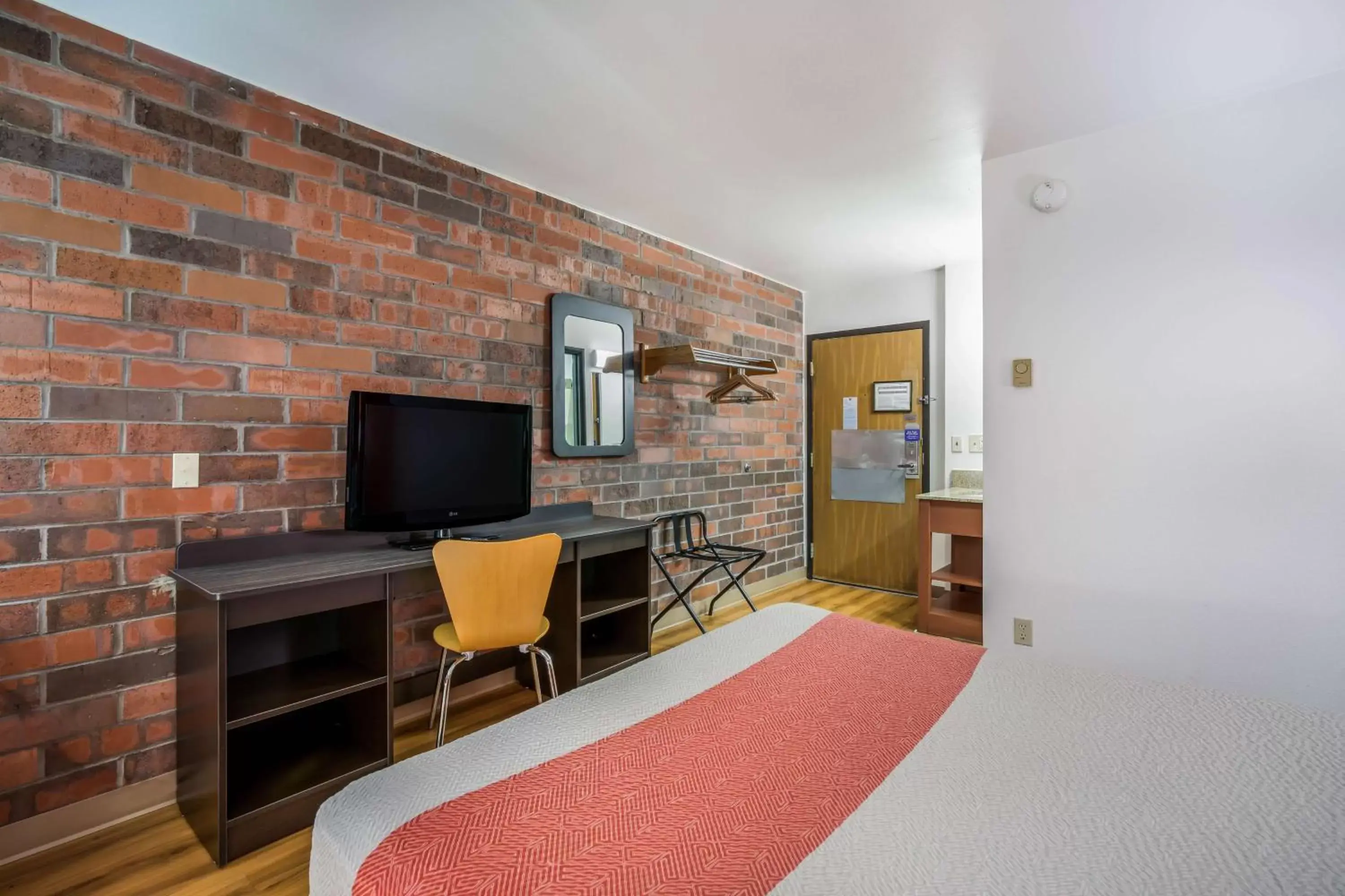 Bedroom, TV/Entertainment Center in Motel 6-Madison, WI - East