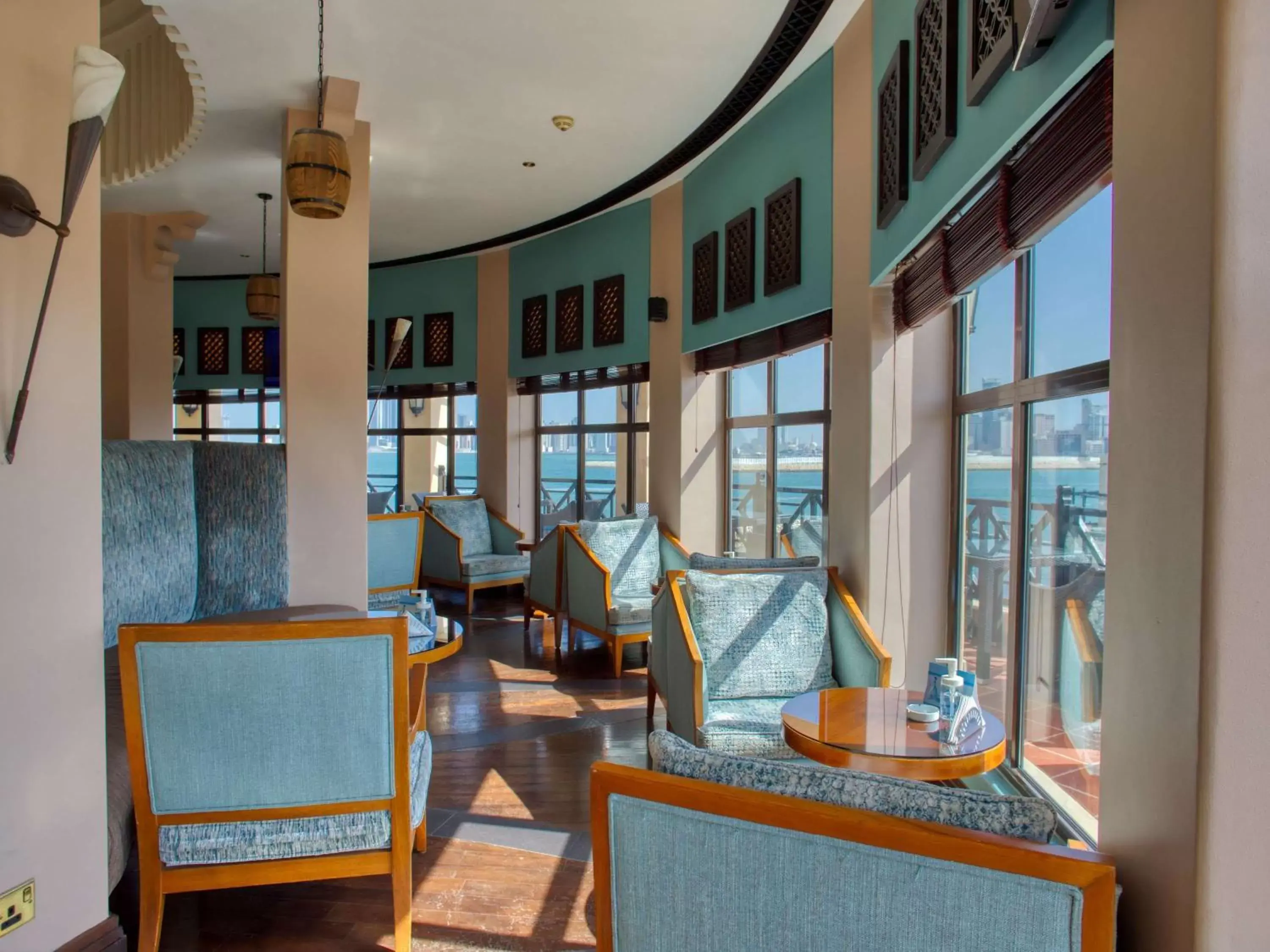Lounge or bar in Novotel Bahrain Al Dana Resort