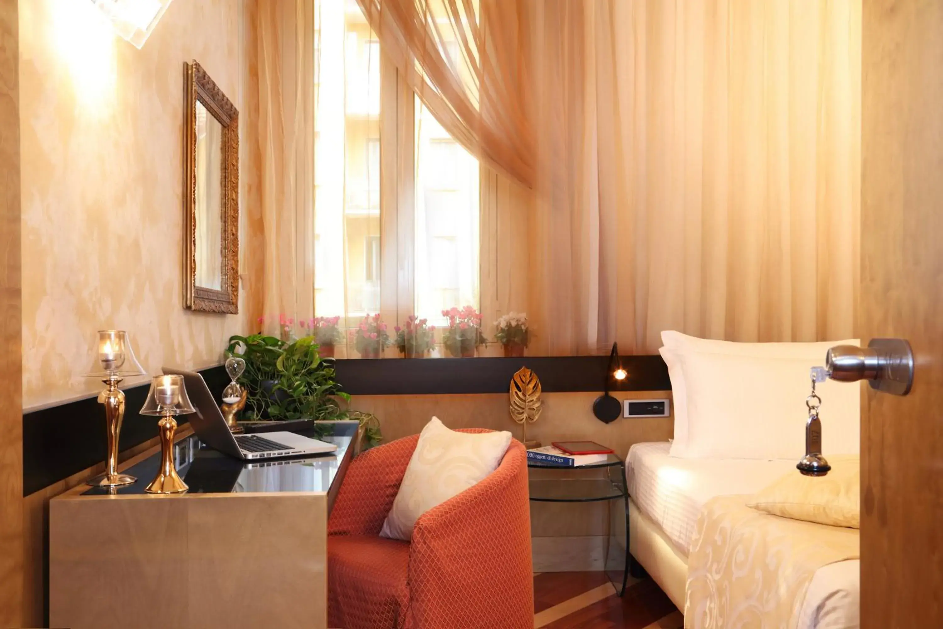 Bedroom, Seating Area in Hotel Sanpi Milano