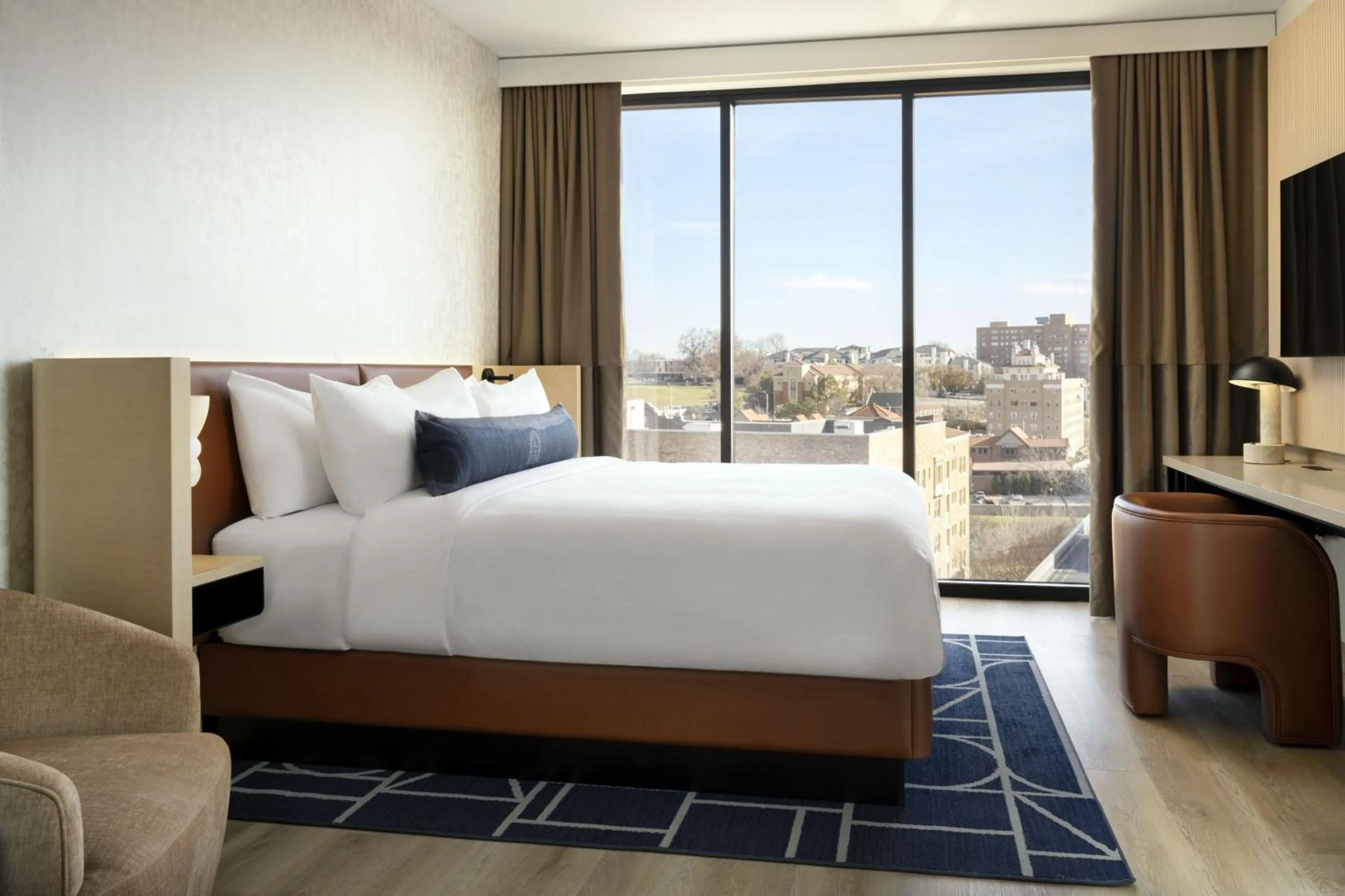 Bedroom, Bed in Cascade Hotel, Kansas City, a Tribute Portfolio Hotel