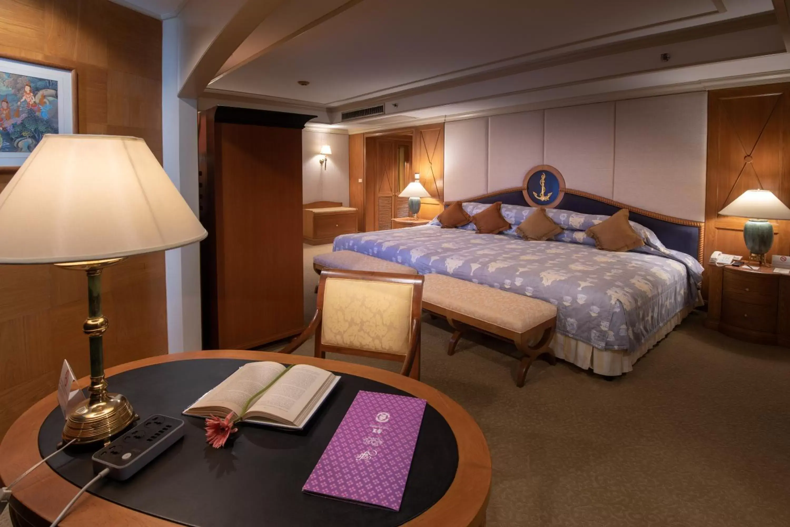Bedroom, Bed in Montien Riverside Hotel Bangkok