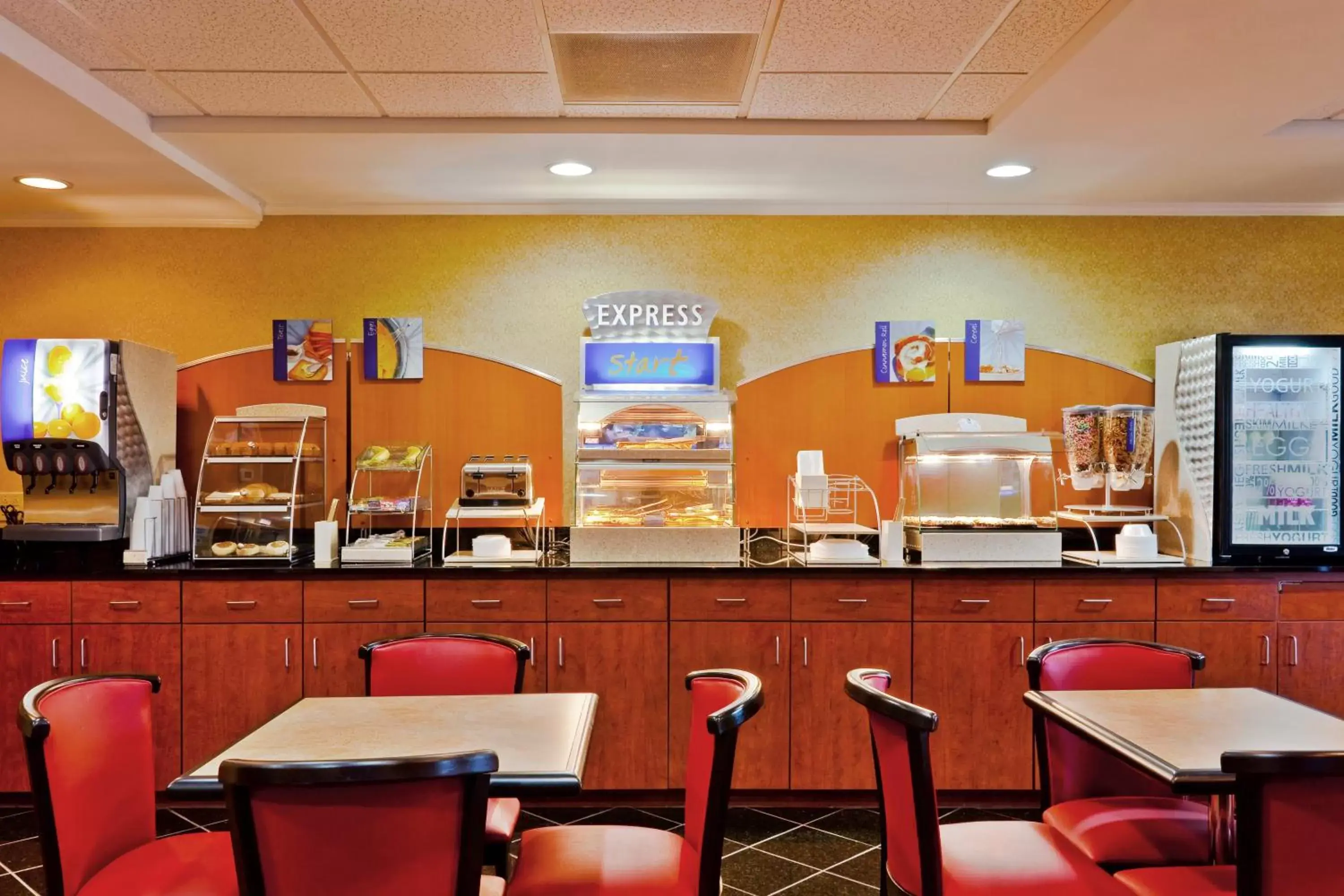 Breakfast, Restaurant/Places to Eat in Holiday Inn Express Hotel & Suites Memphis/Germantown, an IHG Hotel