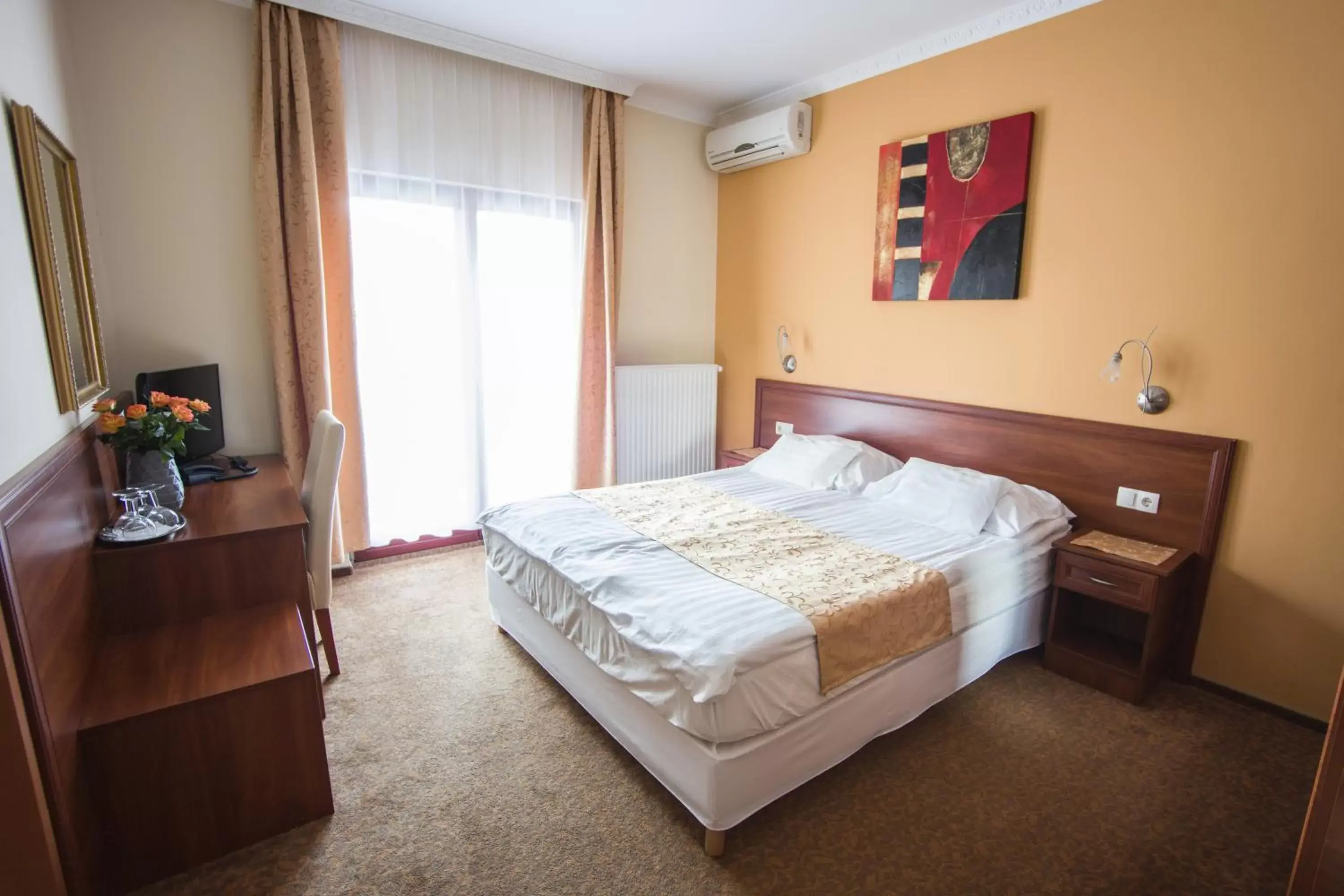 Bathroom, Bed in Hotel Viktória