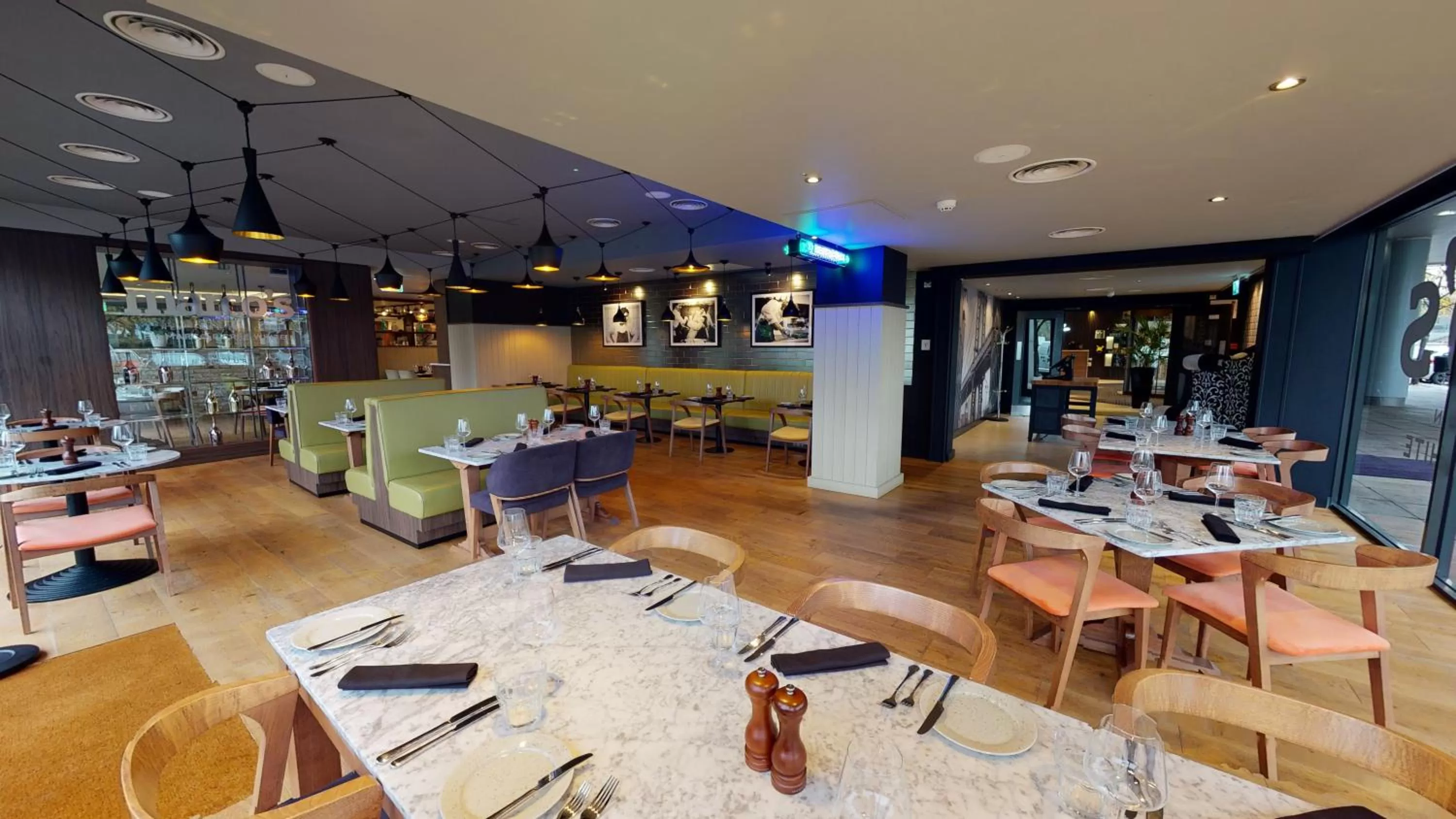 Restaurant/places to eat in Holiday Inn Milton Keynes Central by IHG