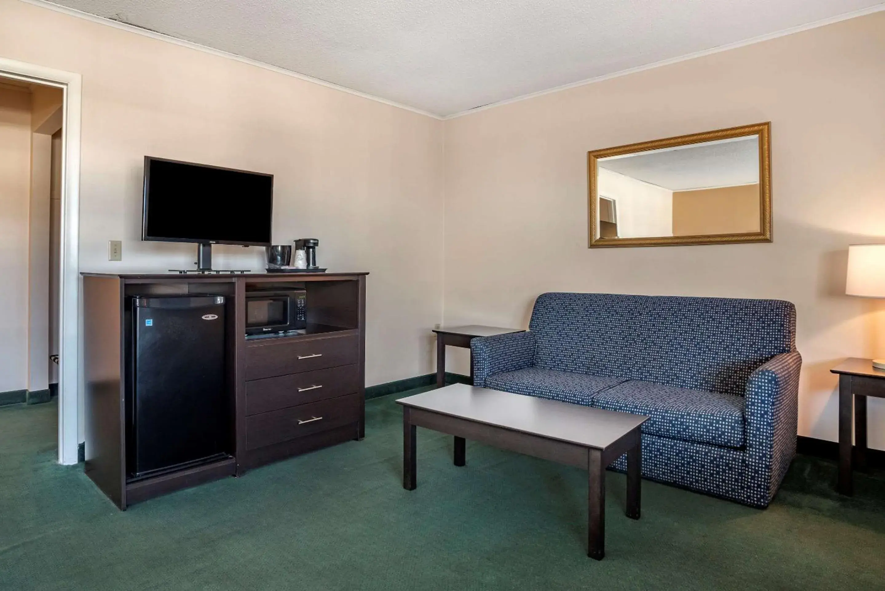 Bedroom, Seating Area in Rodeway Inn & Suites - Rehoboth Beach