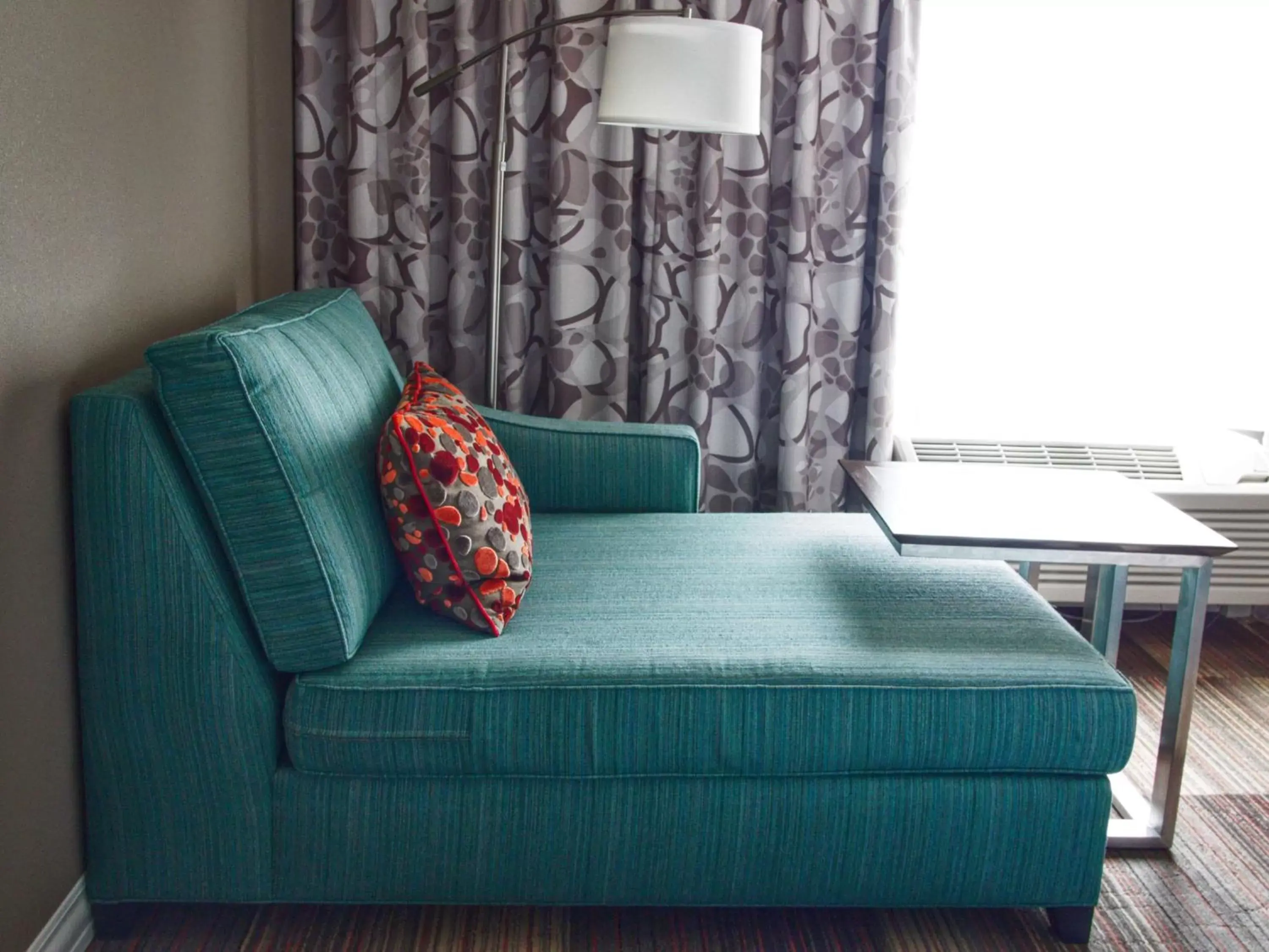 Living room, Bed in Hampton Inn & Suites-Moore