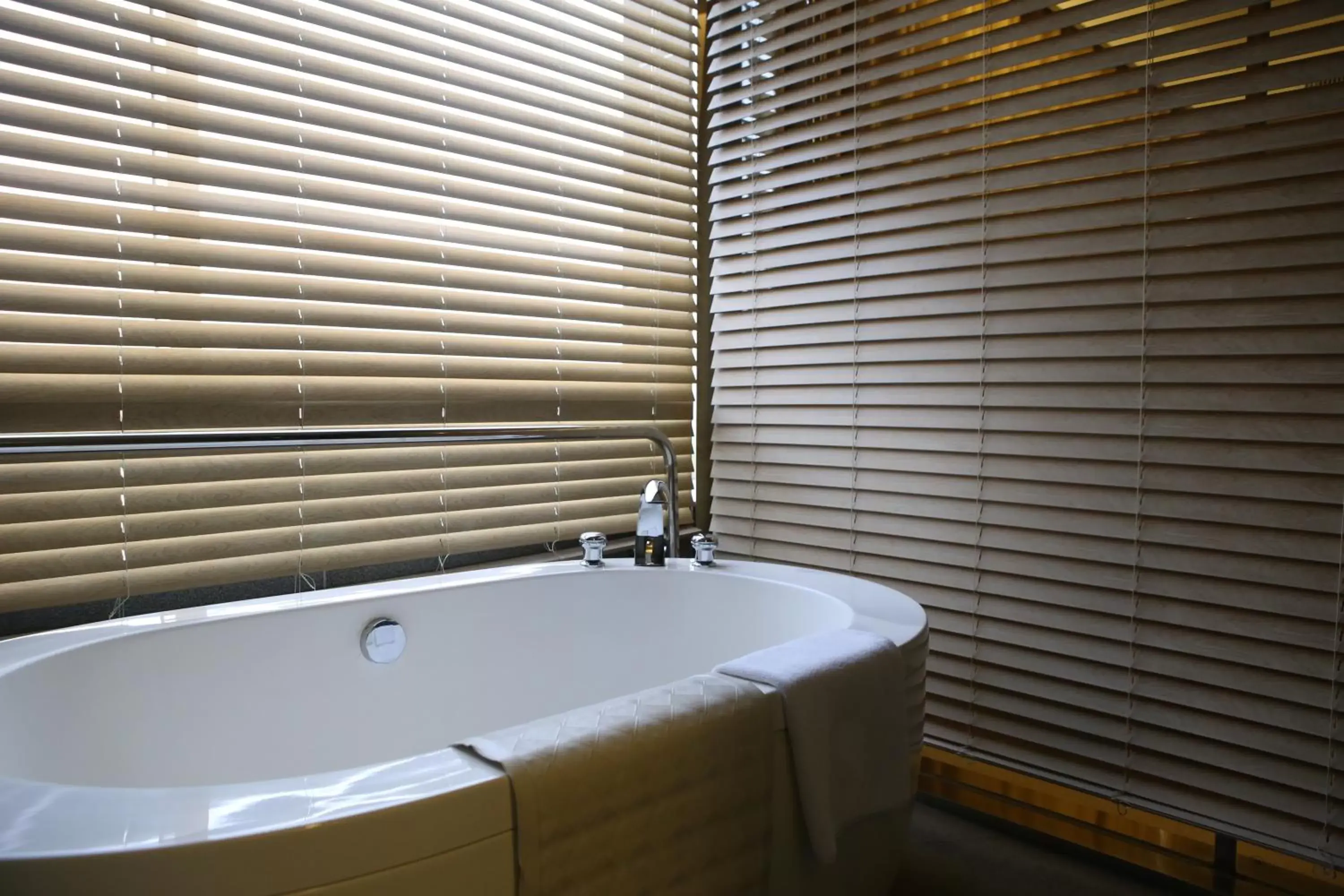 Photo of the whole room, Bathroom in Holiday Inn Gwangju, an IHG Hotel