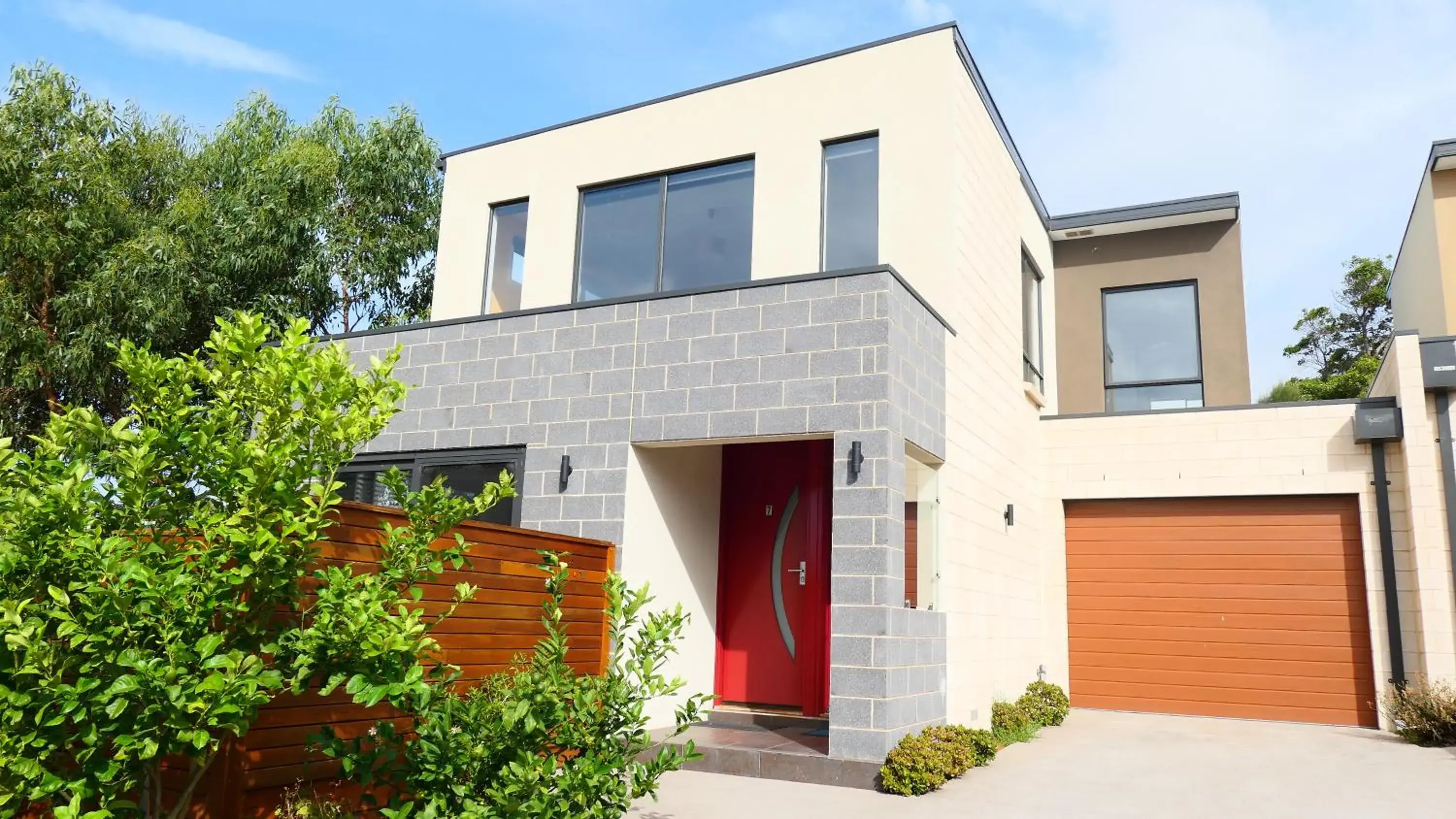 Property Building in Apollo Bay Seal Apartments