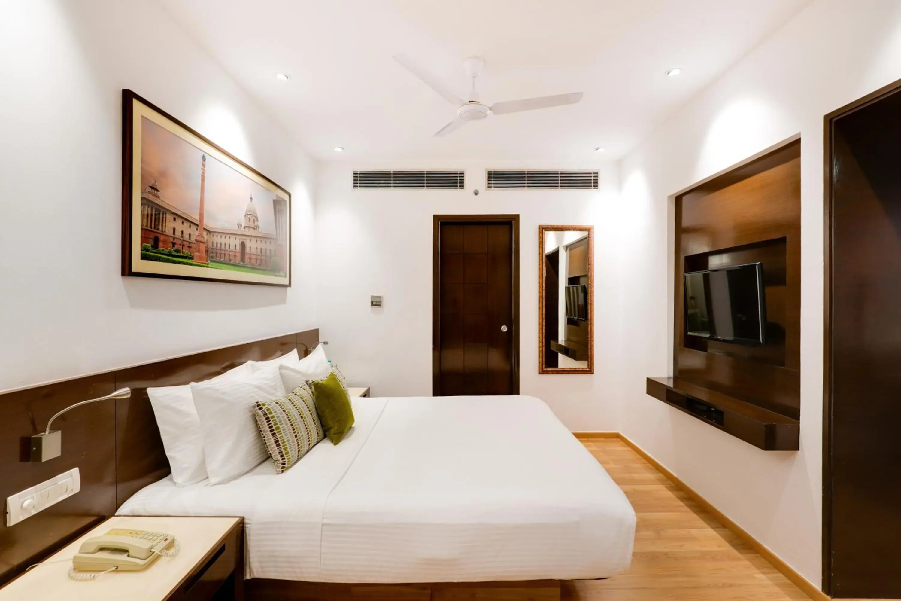 Bedroom, Bed in Lemon Tree Premier 1, Gurugram