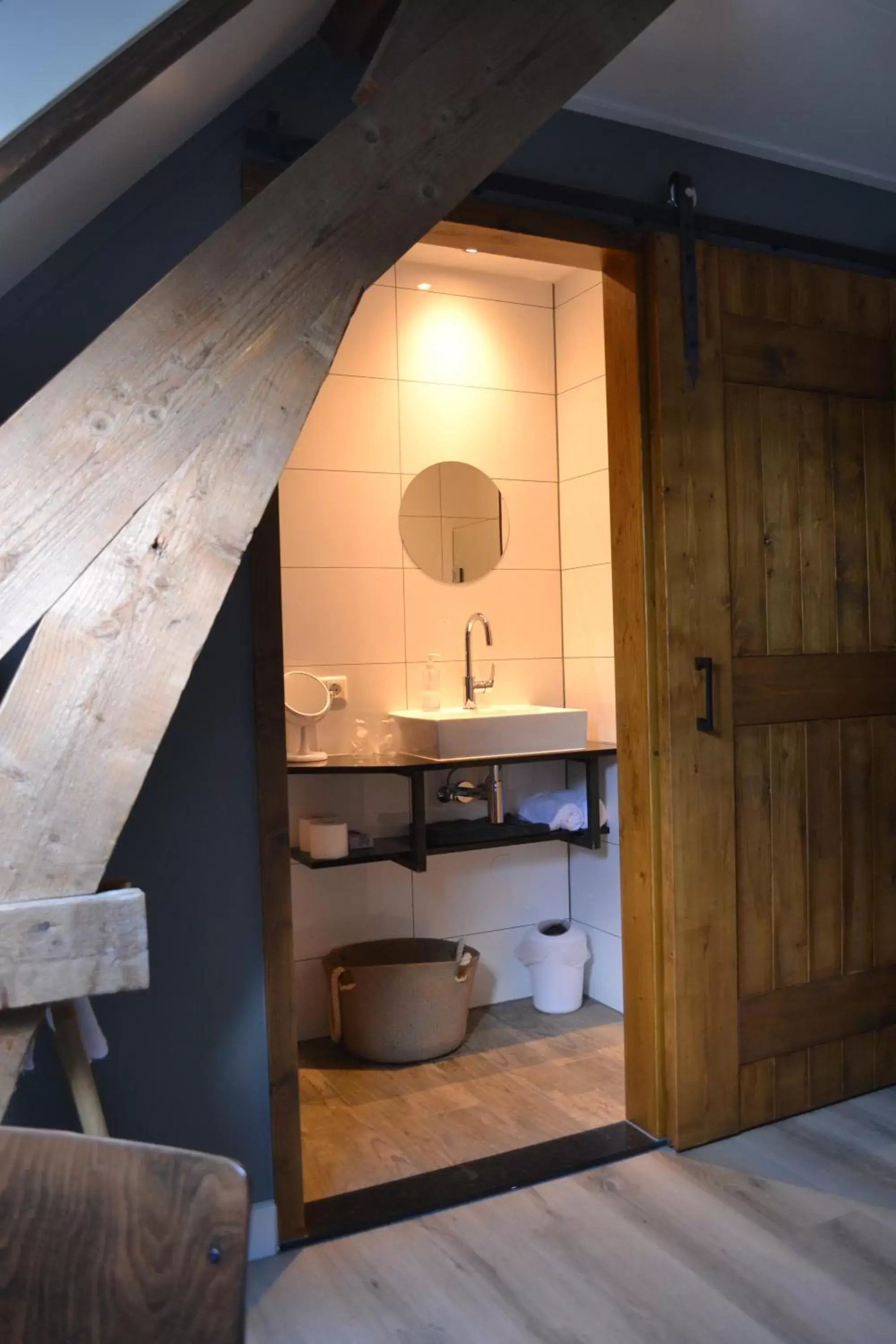 Bathroom, Kitchen/Kitchenette in Bed & Breakfast aan de Beek