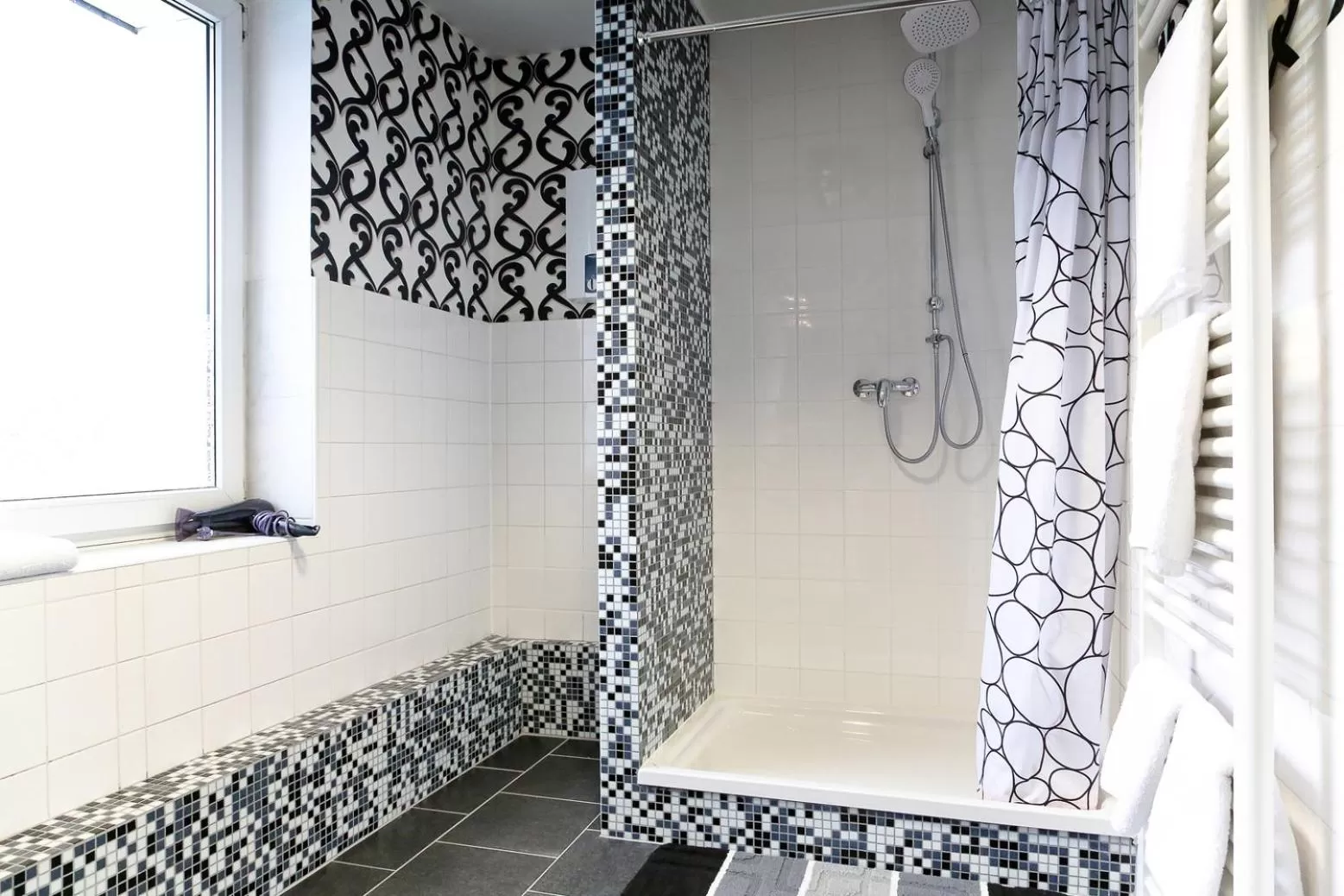 Shower in Suite-Apartment-Essen