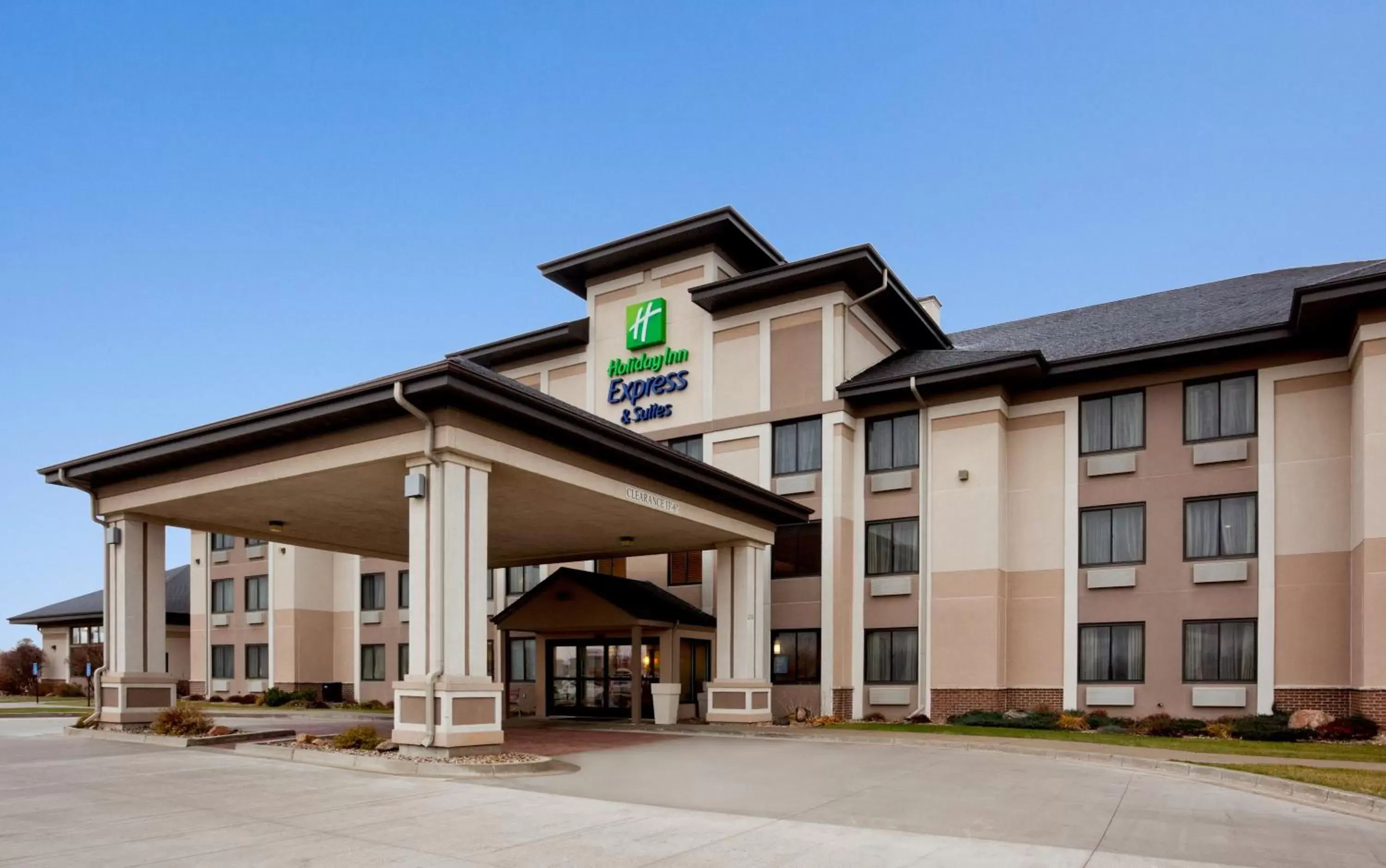 Property Building in Holiday Inn Express & Suites - Worthington, an IHG Hotel