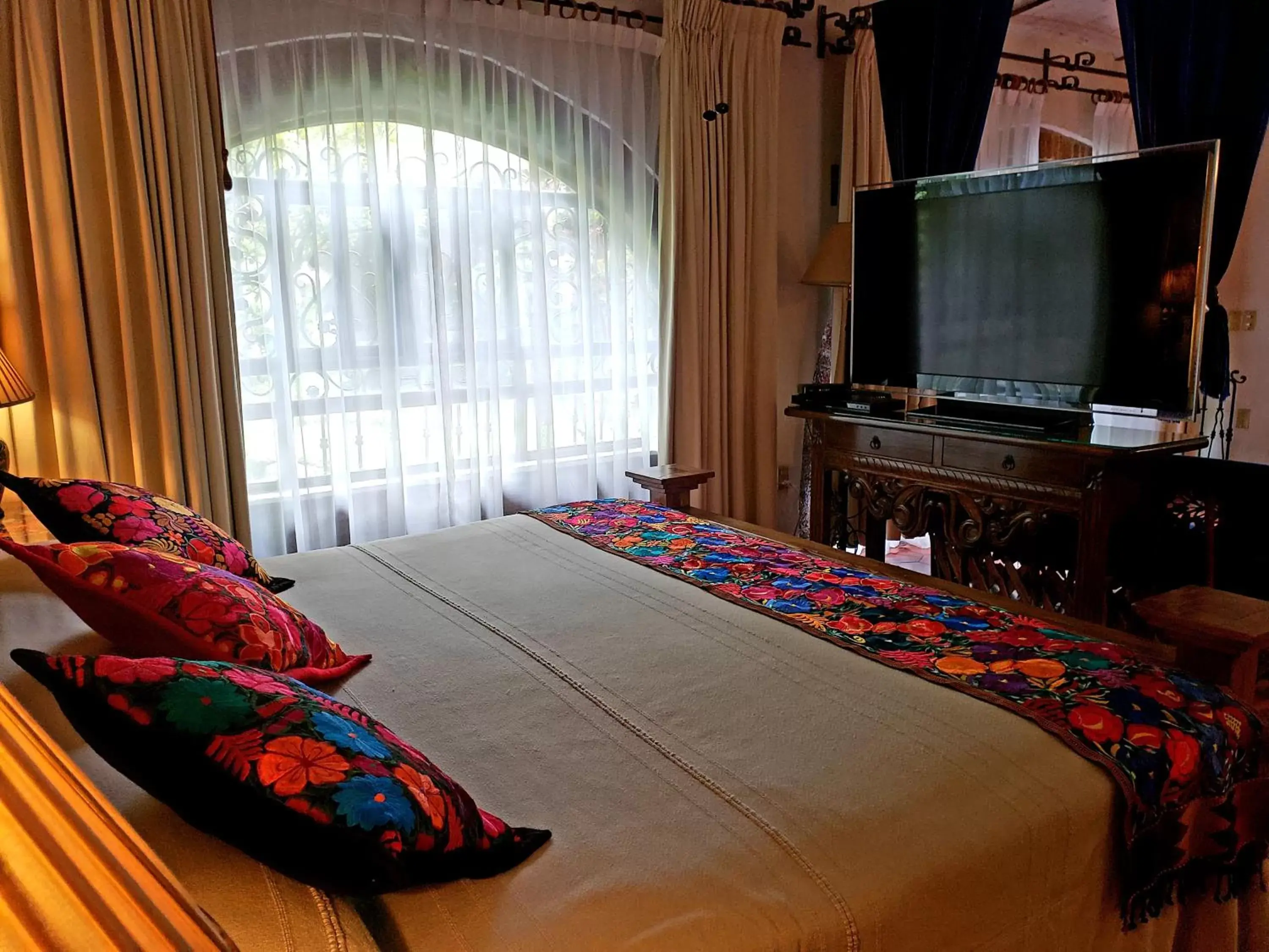 TV and multimedia, Bed in Quinta Don Jose Boutique Hotel