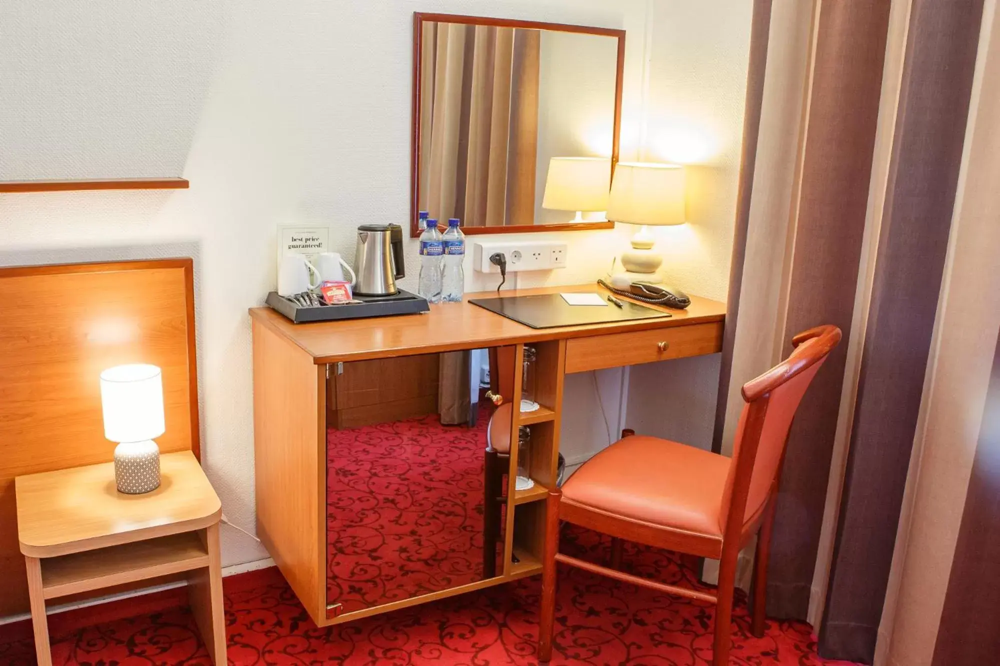 Bedroom in Hôtel Astoria Bedroom in Hôtel Astoria