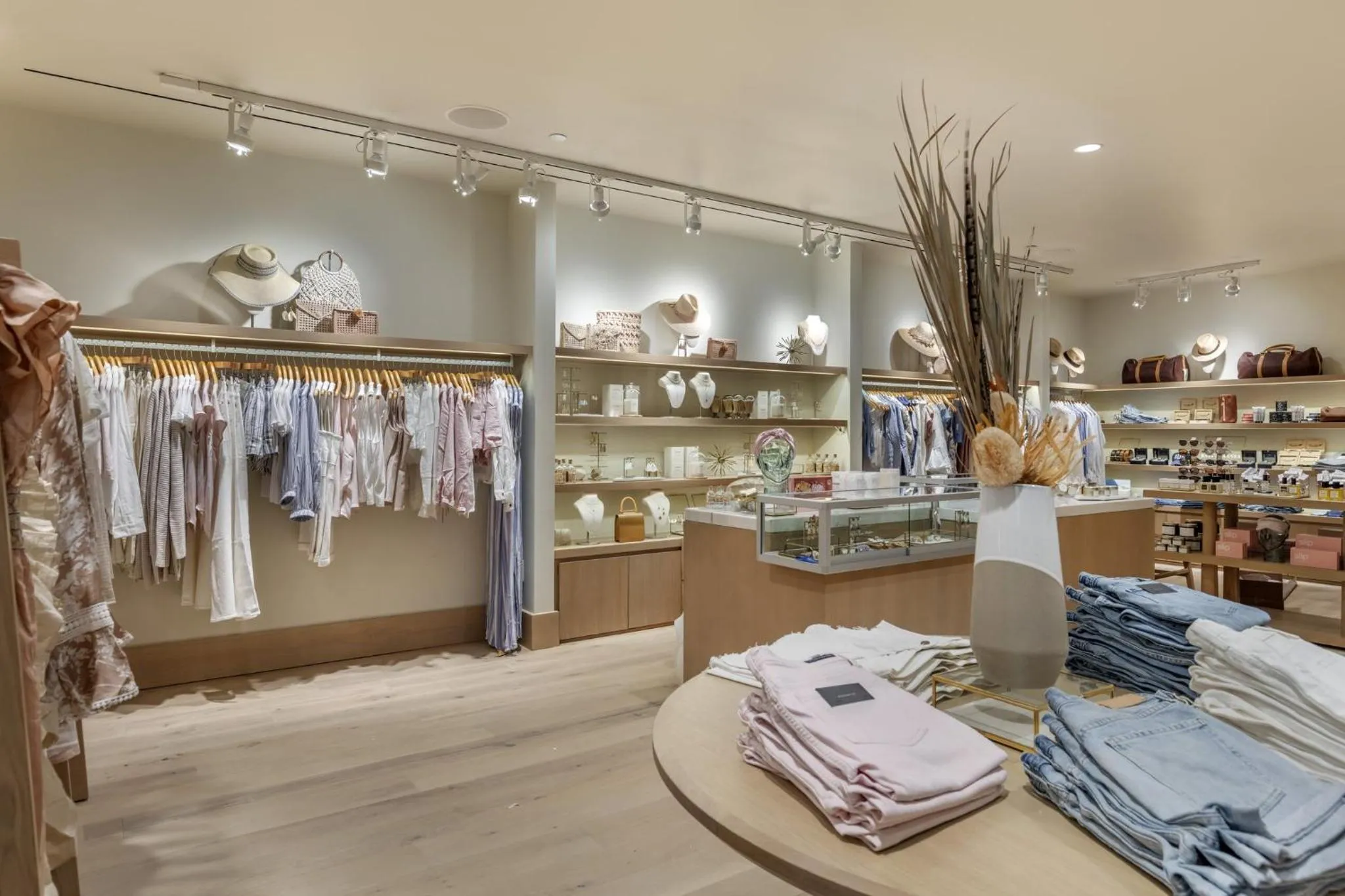 Shopping Area in Omni Barton Creek Resort and Spa Austin