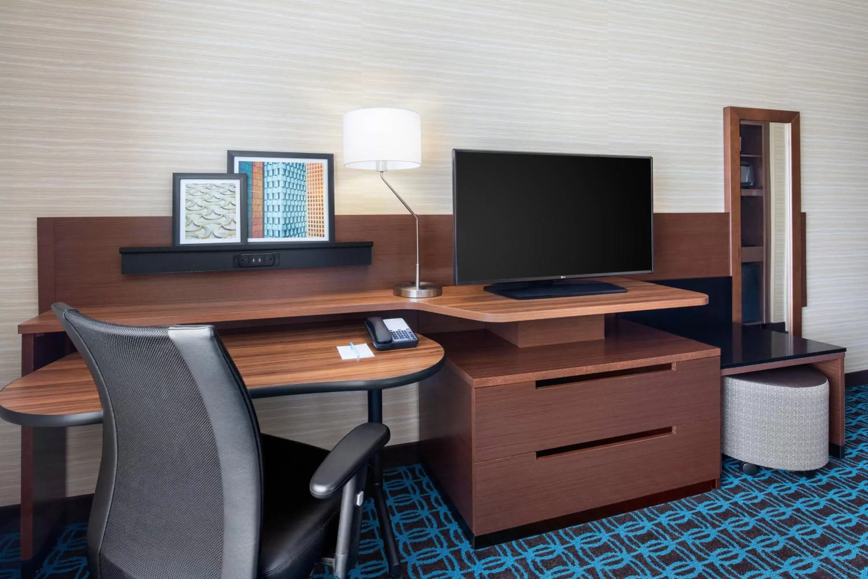 Photo of the whole room, TV/Entertainment Center in Fairfield Inn & Suites by Marriott Poplar Bluff