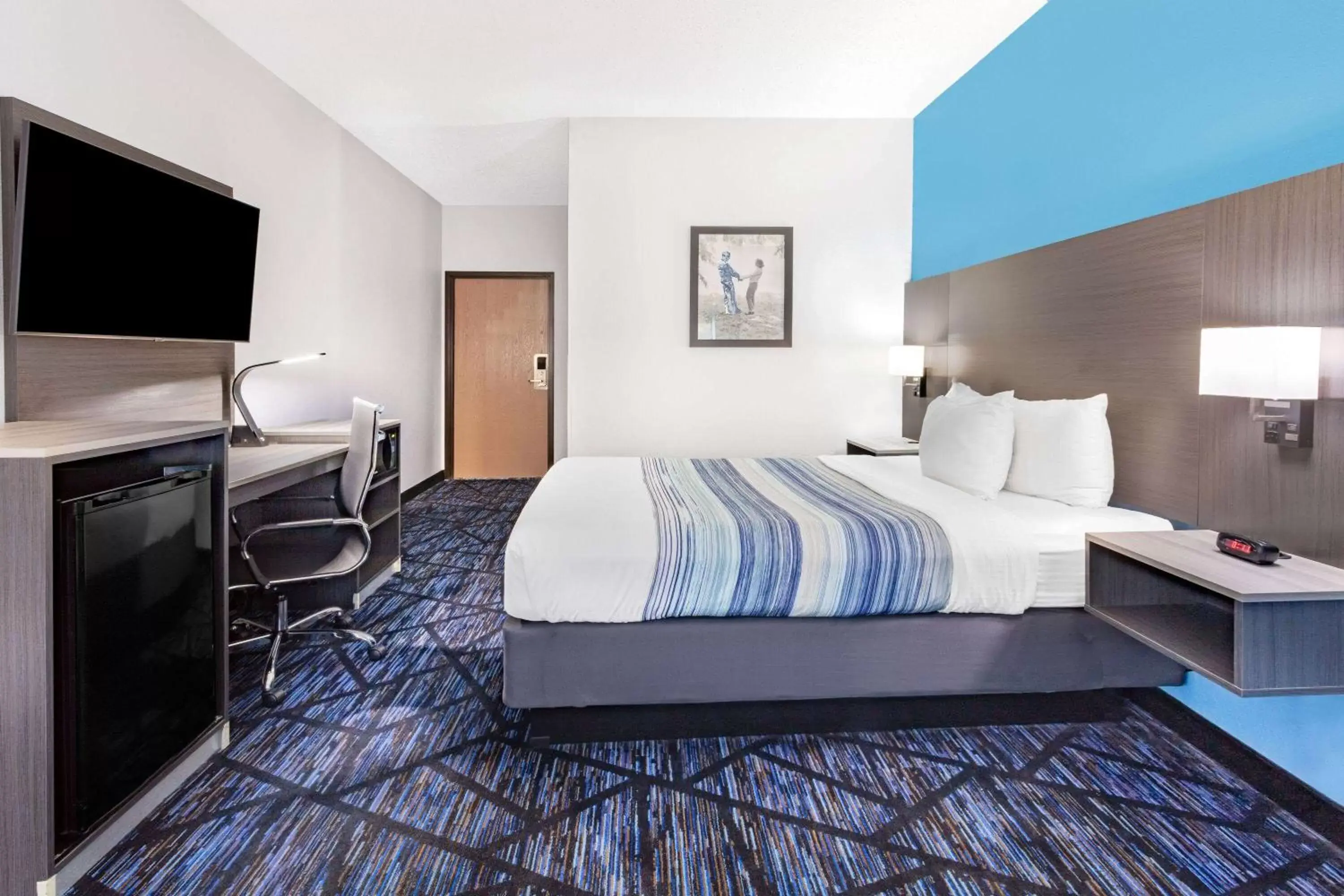 Photo of the whole room, Bed in AmericInn by Wyndham Quincy