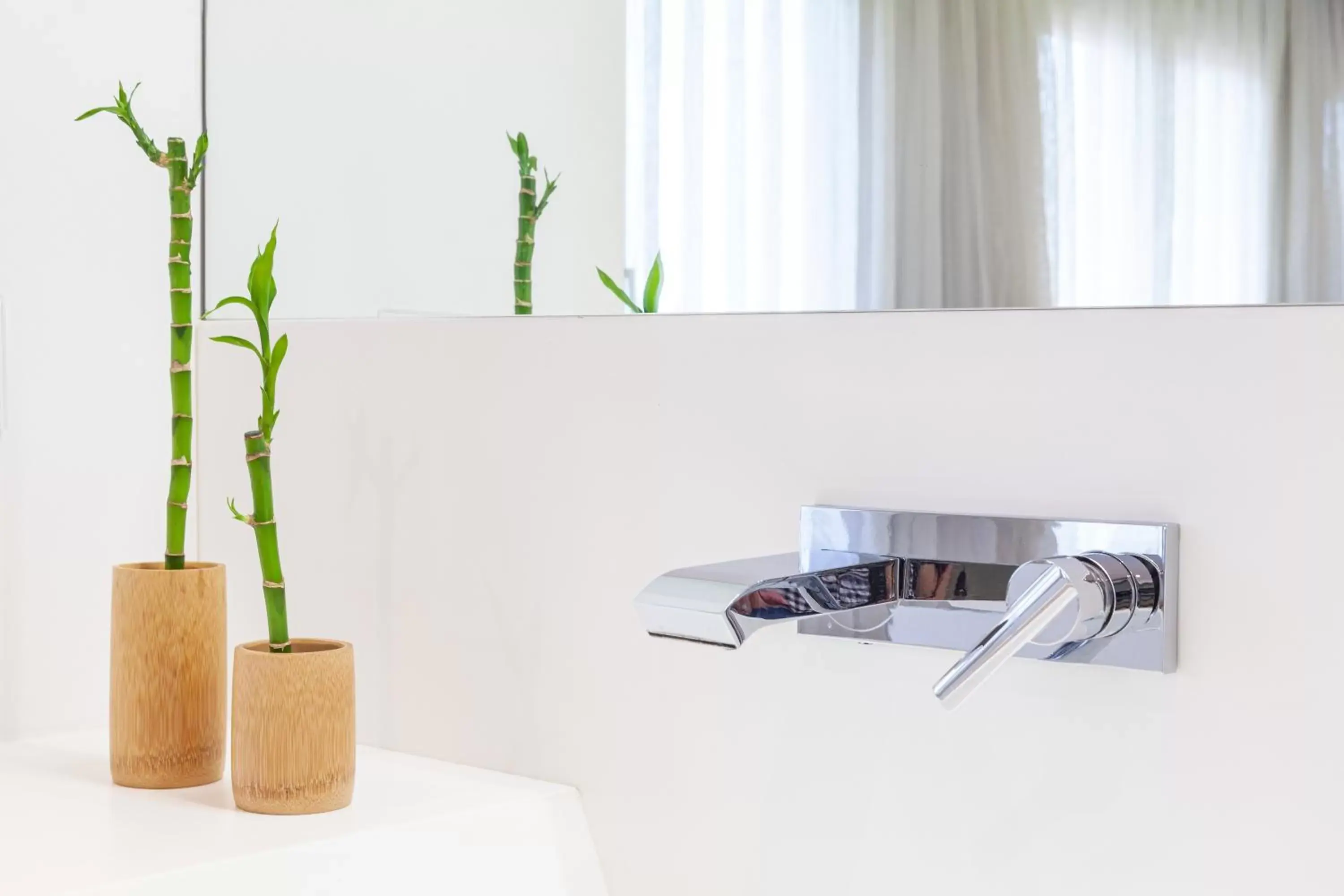 Bathroom, TV/Entertainment Center in Hotel Macià Granada Five Senses Rooms & Suites