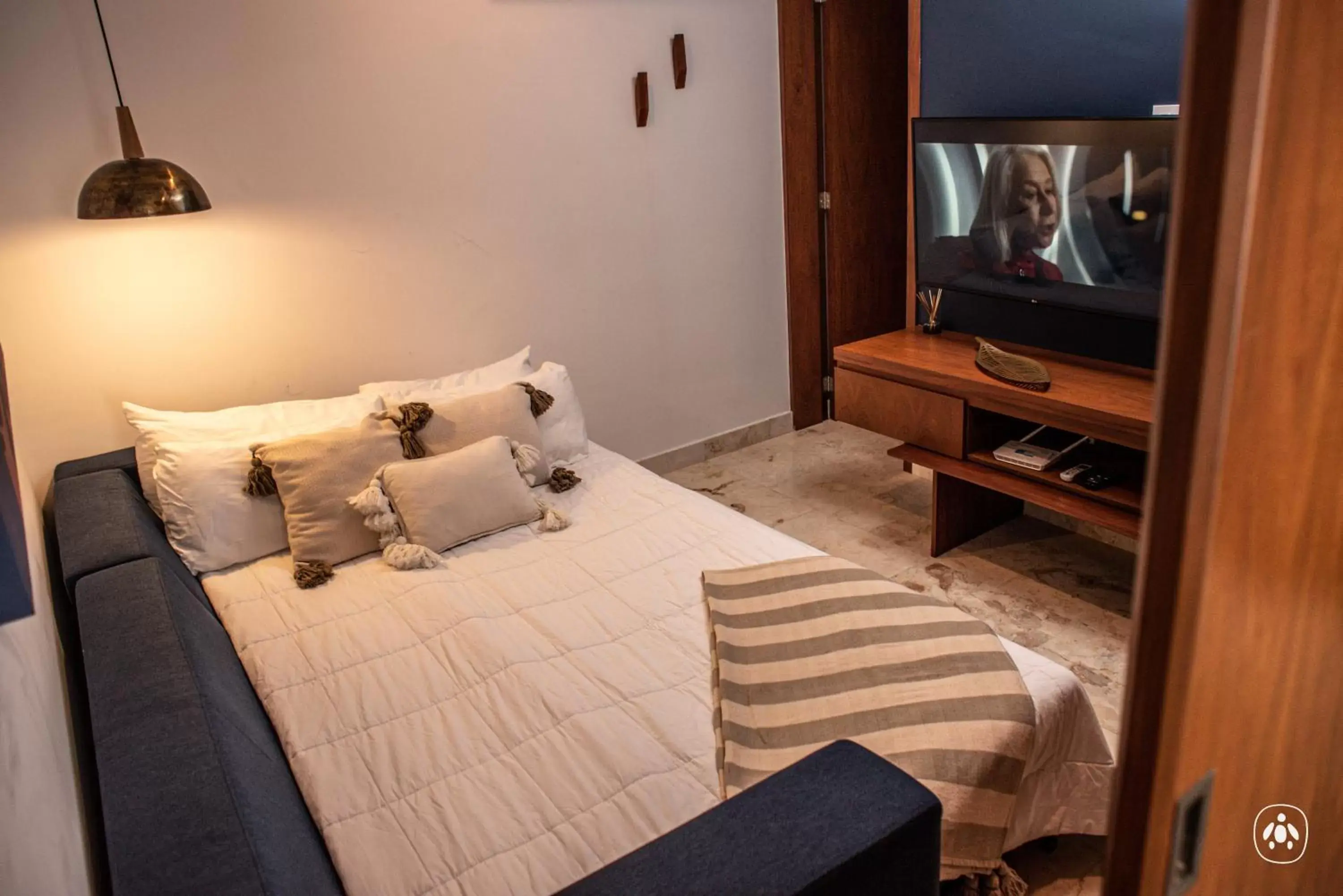 TV and multimedia, Bed in Anah La Quinta by Sunest