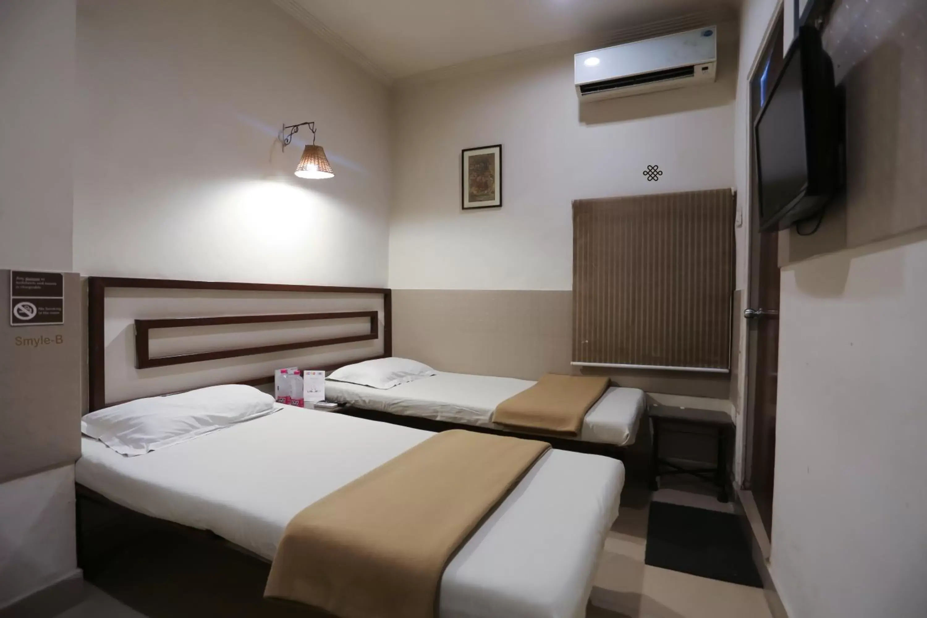 Bed in Smyle Inn - Best Value Hotel near New Delhi Station