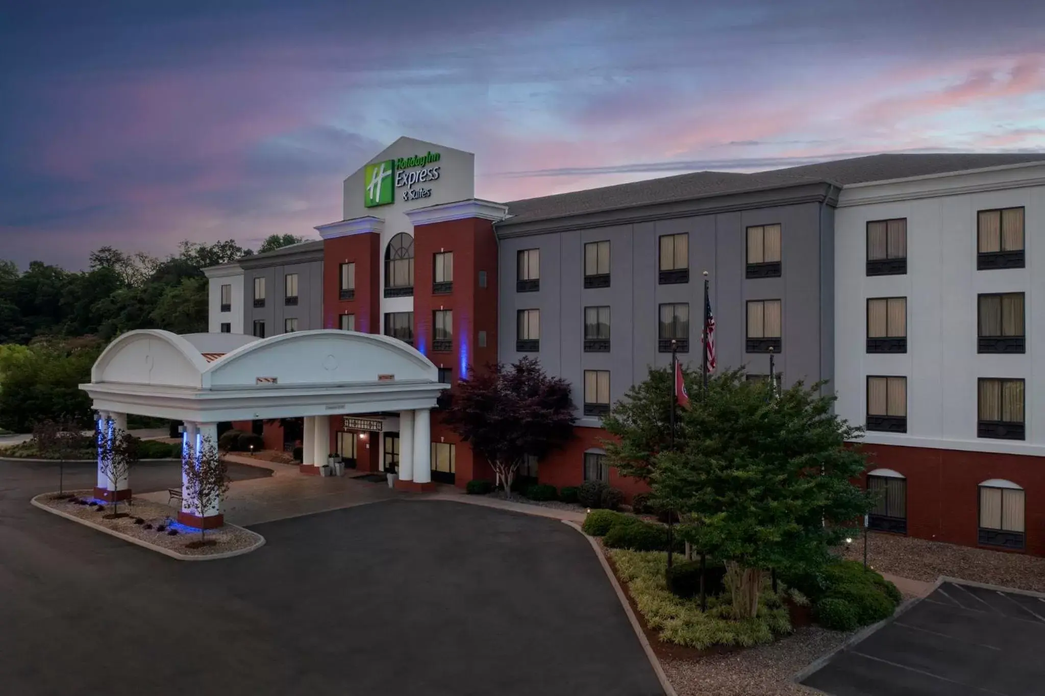 Property Building in Holiday Inn Express Hotel & Suites Knoxville-Clinton, an IHG Hotel