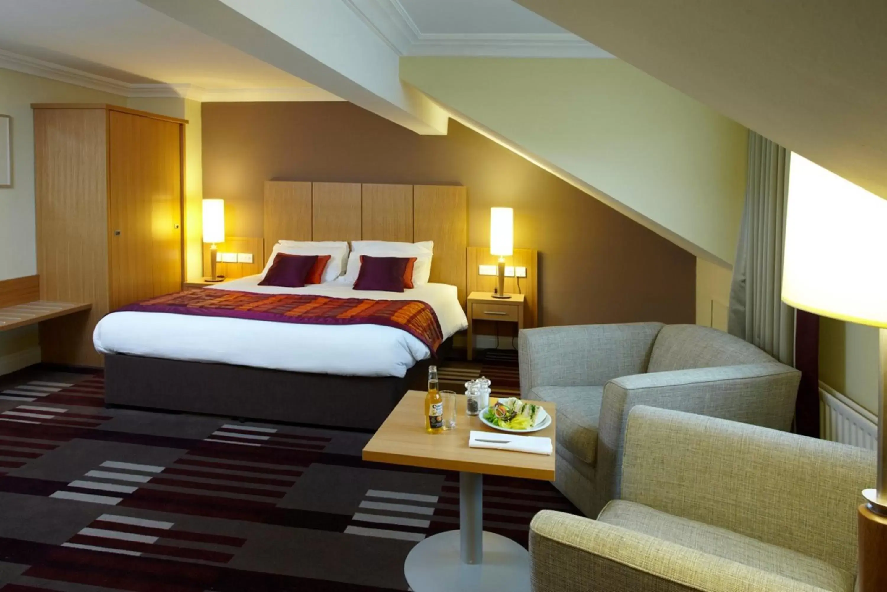 Photo of the whole room, Bed in Holiday Inn - Manchester - Oldham, an IHG Hotel