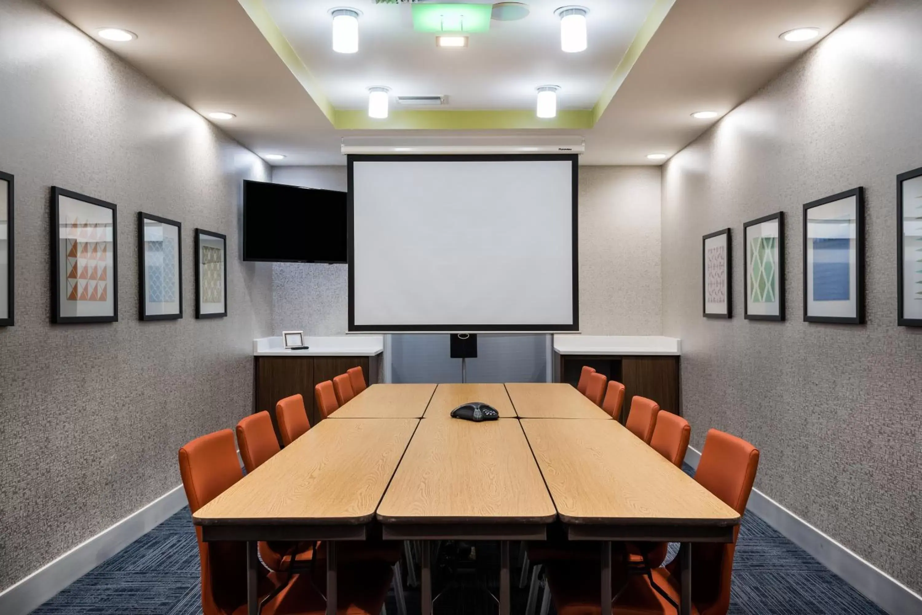 Meeting/conference room in Holiday Inn Express Hotel & Suites Bartow, an IHG Hotel