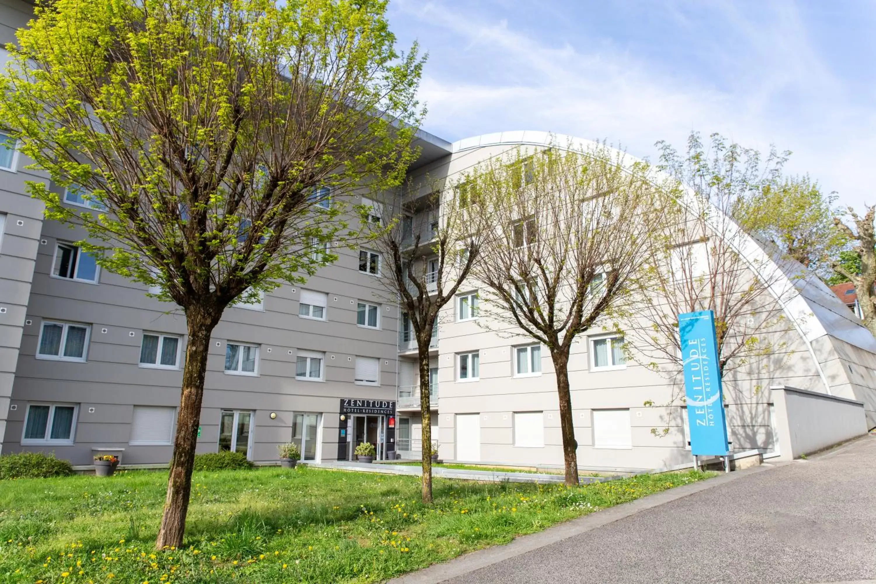 Property Building in Zenitude Hôtel-Résidences La City Property Building in Zenitude Hôtel-Résidences La City