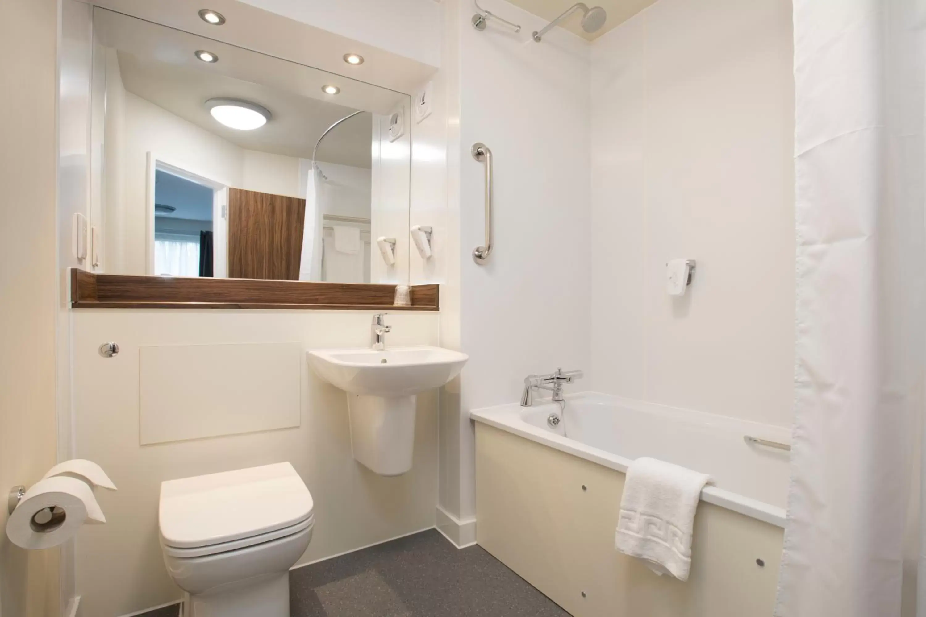 Standard Double Room in Spring River Ebbsfleet by Marston's Inns Standard Double Room in Spring River Ebbsfleet by Marston's Inns