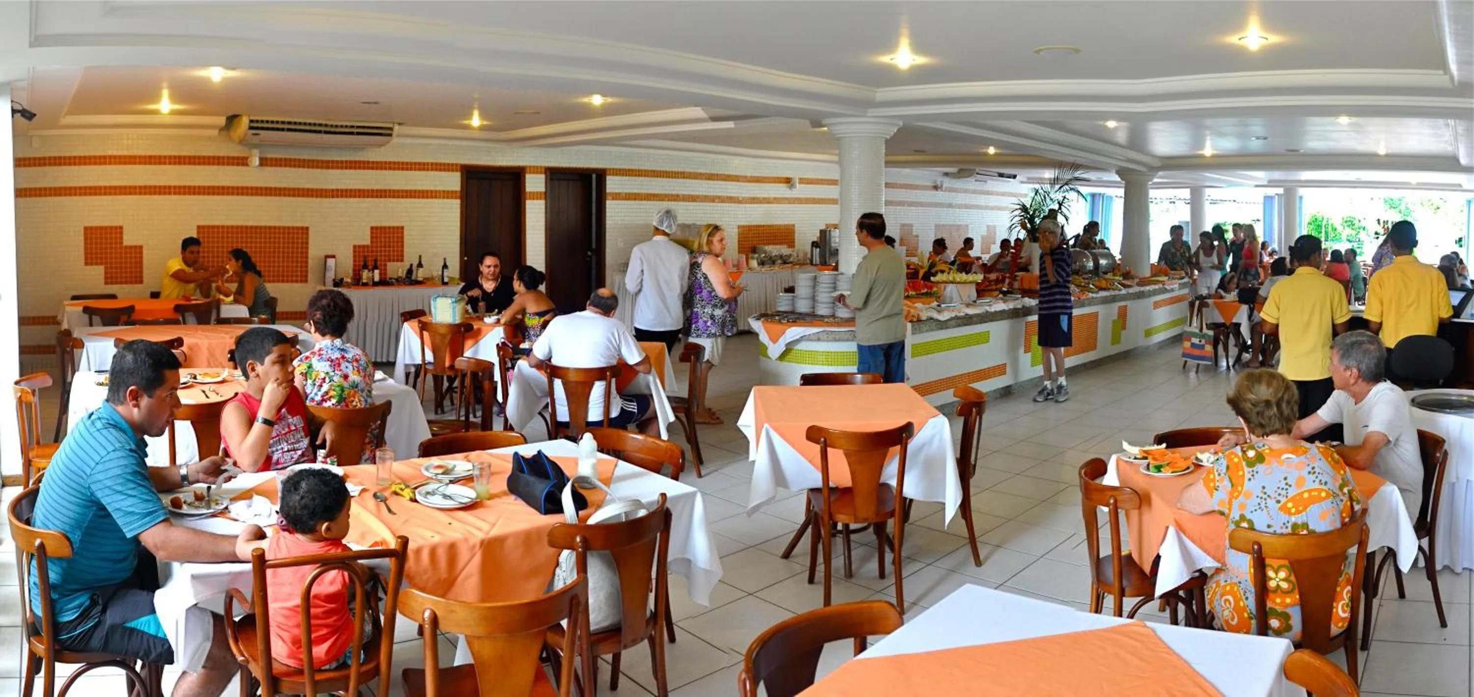 Restaurant/places to eat in Sunshine Praia Hotel