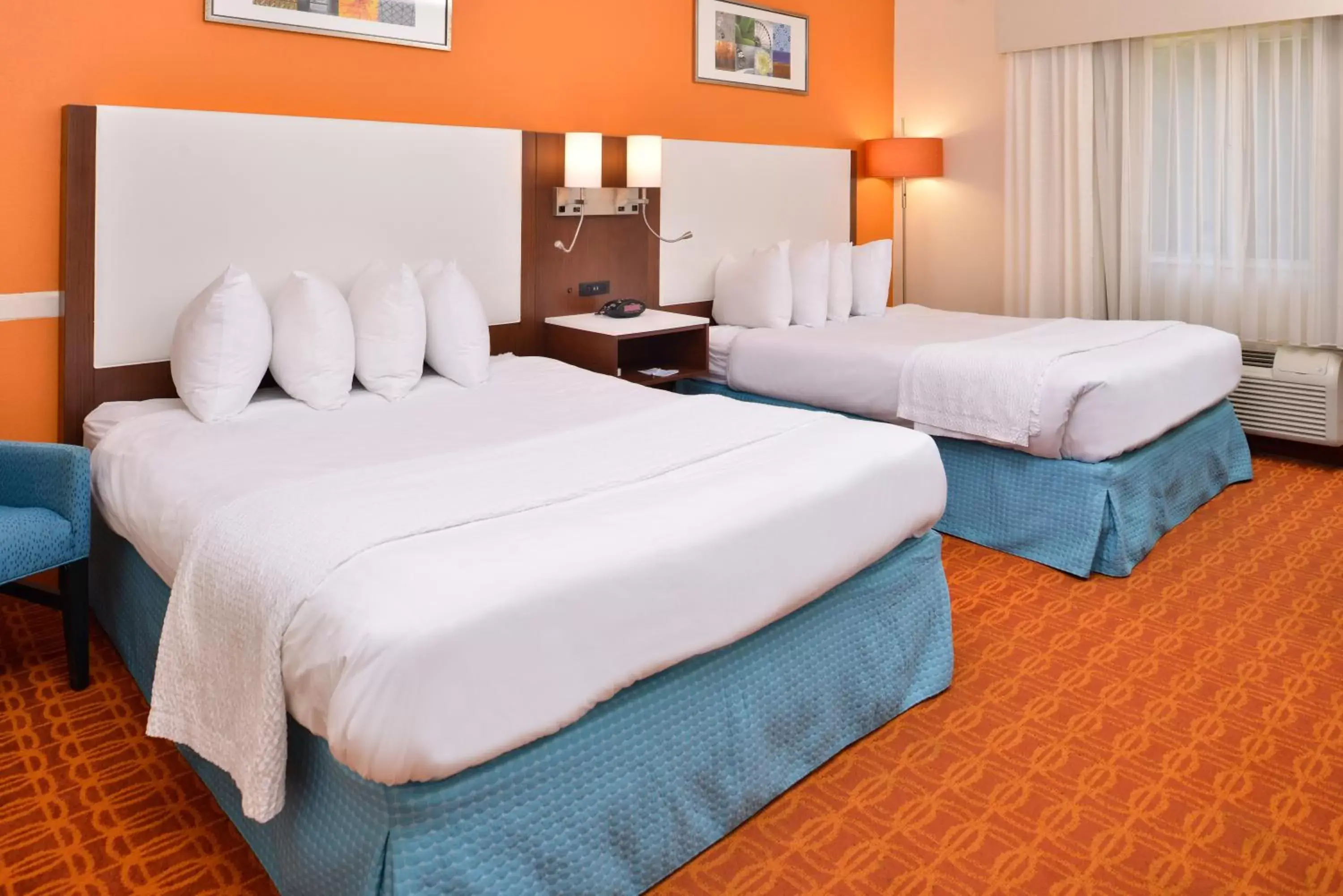 Bed in SureStay Plus Hotel by Best Western Ottumwa