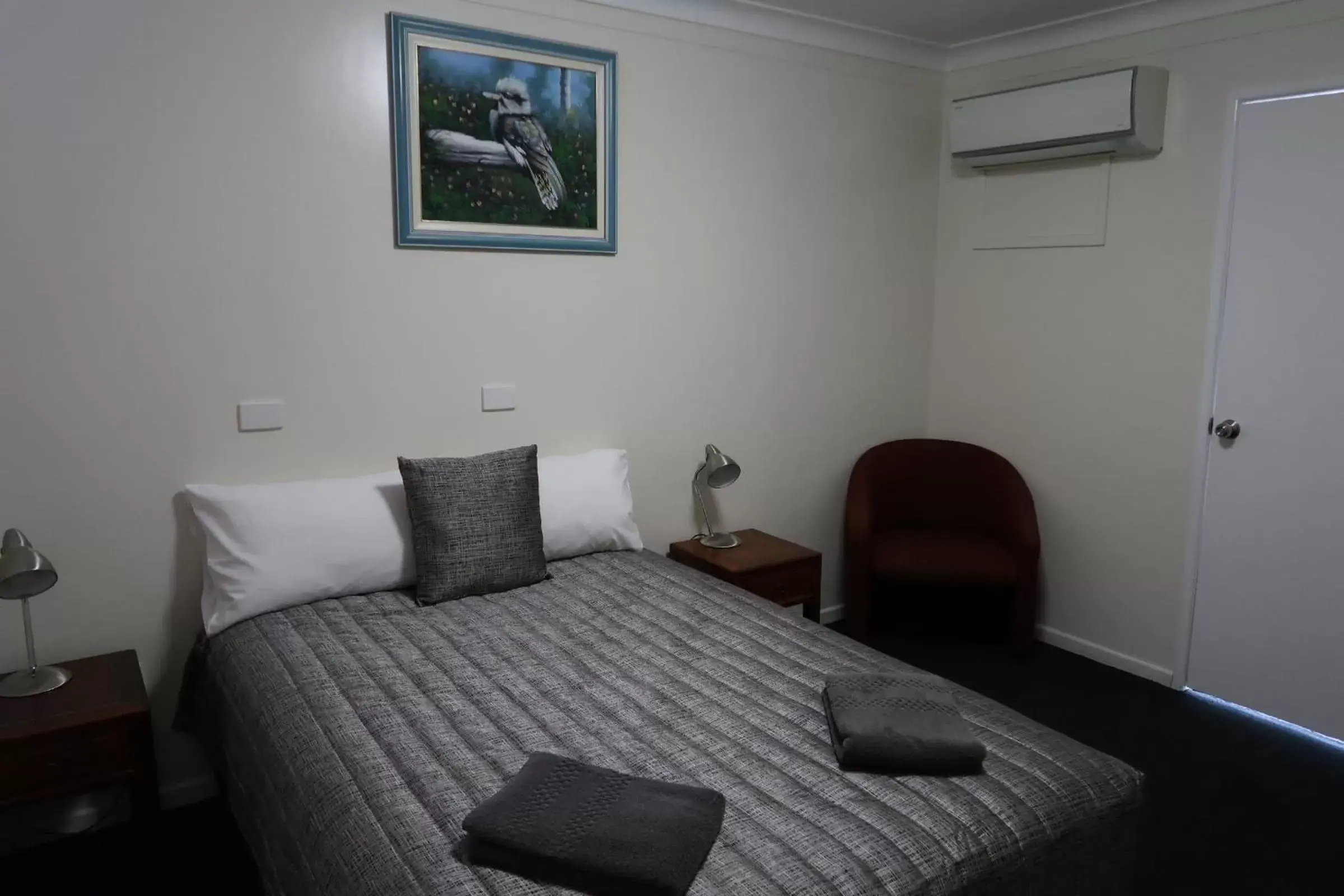 Photo of the whole room, Bed in Charleville Waltzing Matilda Motor Inn