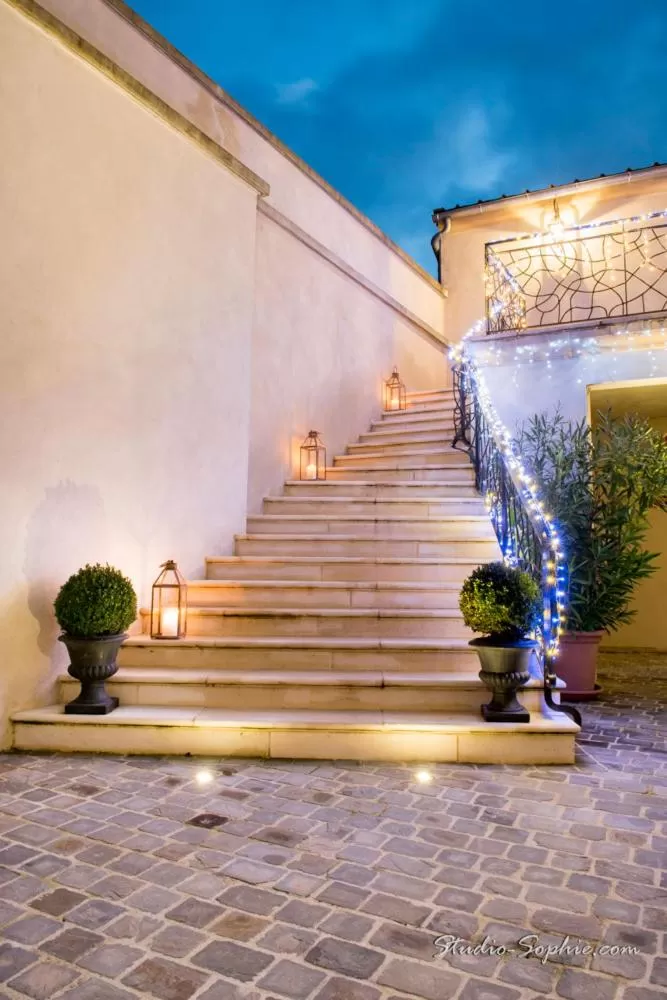 Decorative detail in Champagne Domaine Sacret - AY