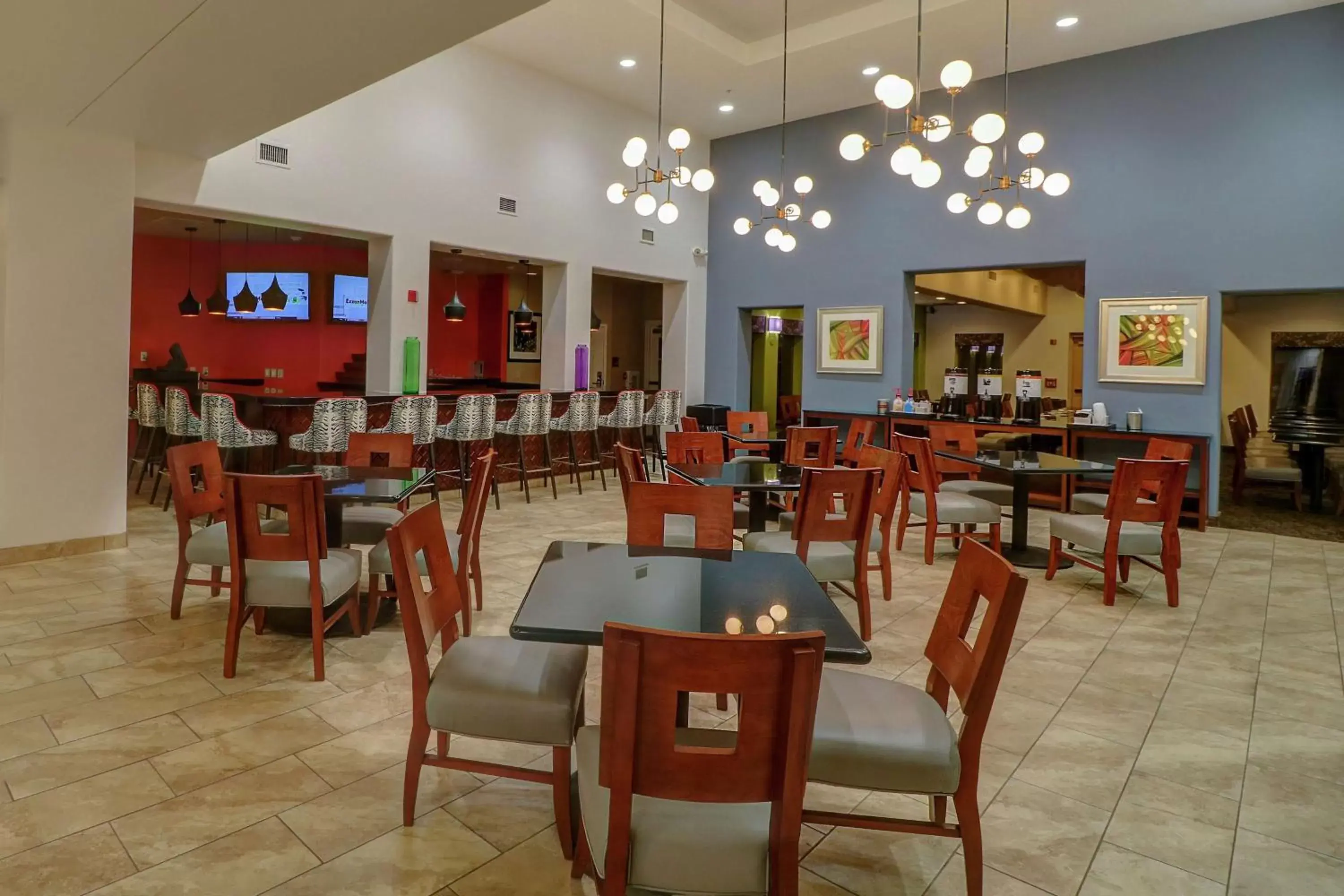 Dining area, Restaurant/Places to Eat in Hampton Inn Tropicana